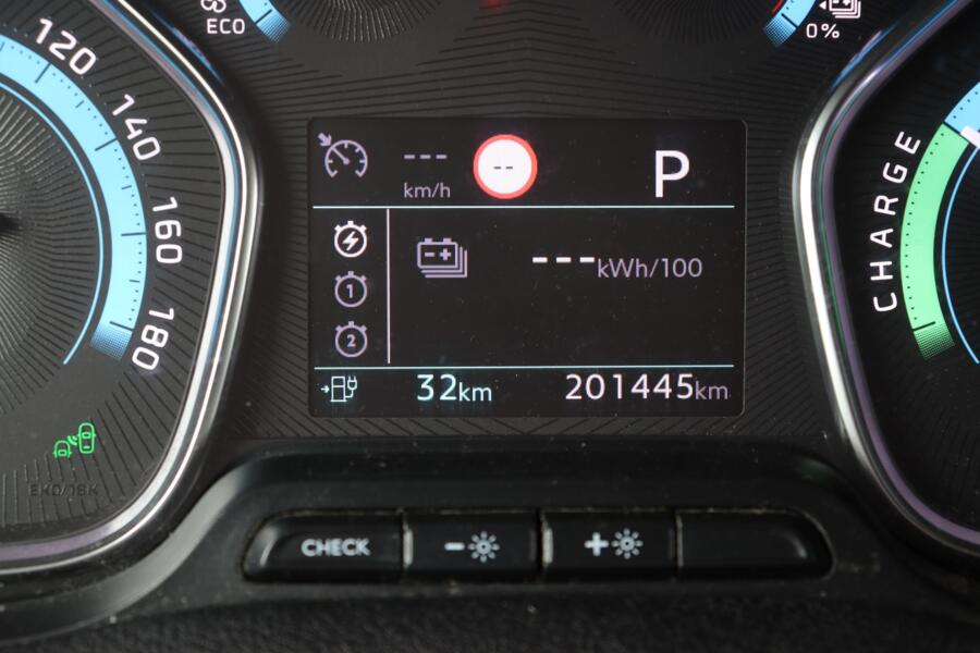 Peugeot e-Expert met kenteken VNR-39-T – dashboard