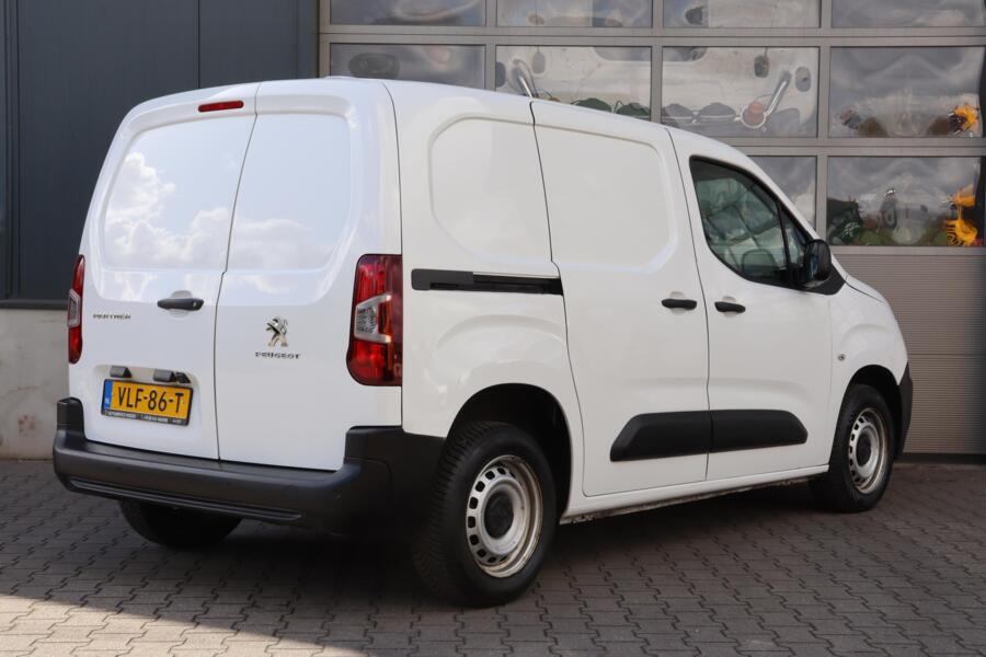 Peugeot Partner met kenteken VLF-86-T – interieur