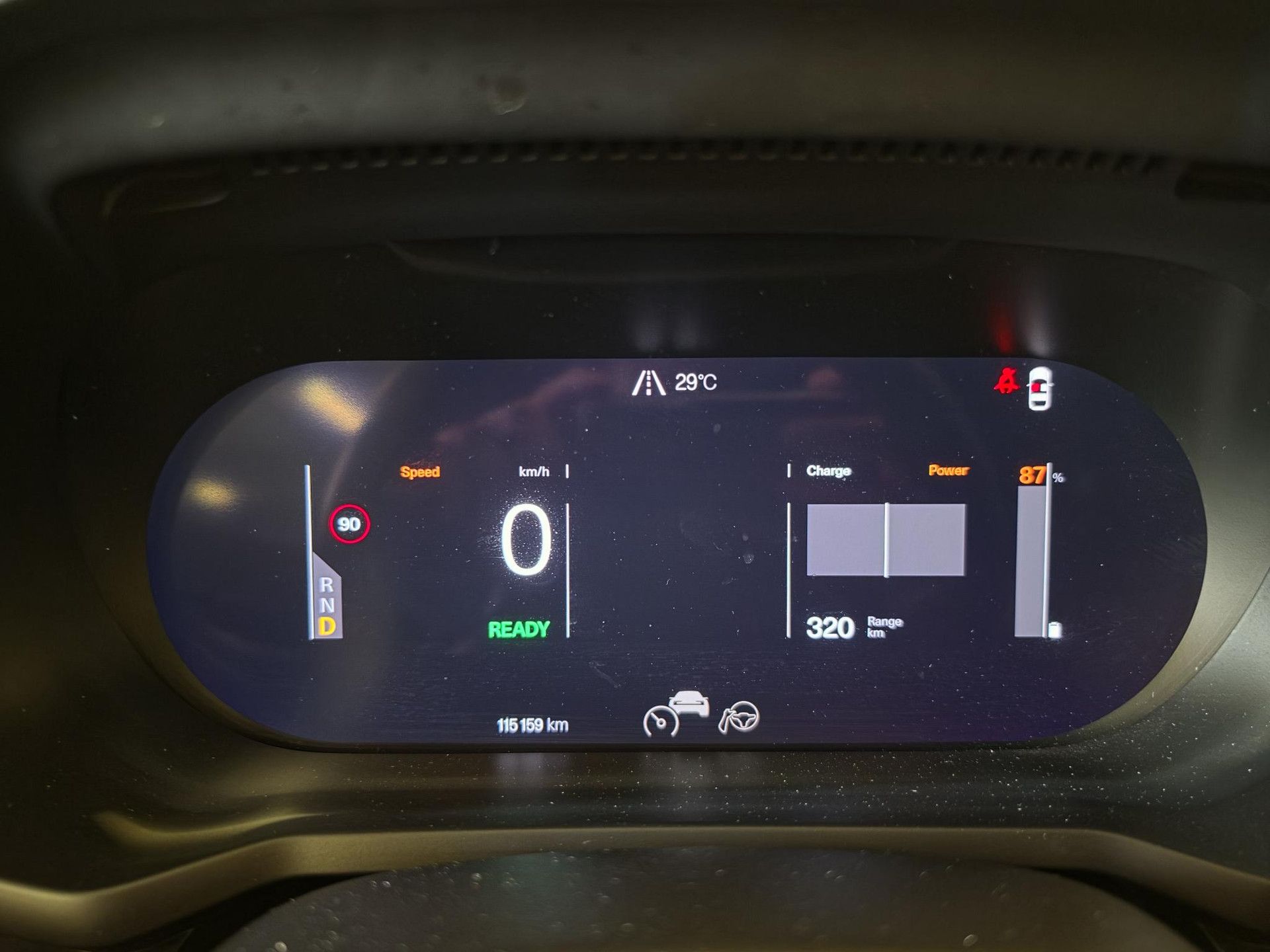 Polestar 2 met kenteken K-026-ZR – dashboard