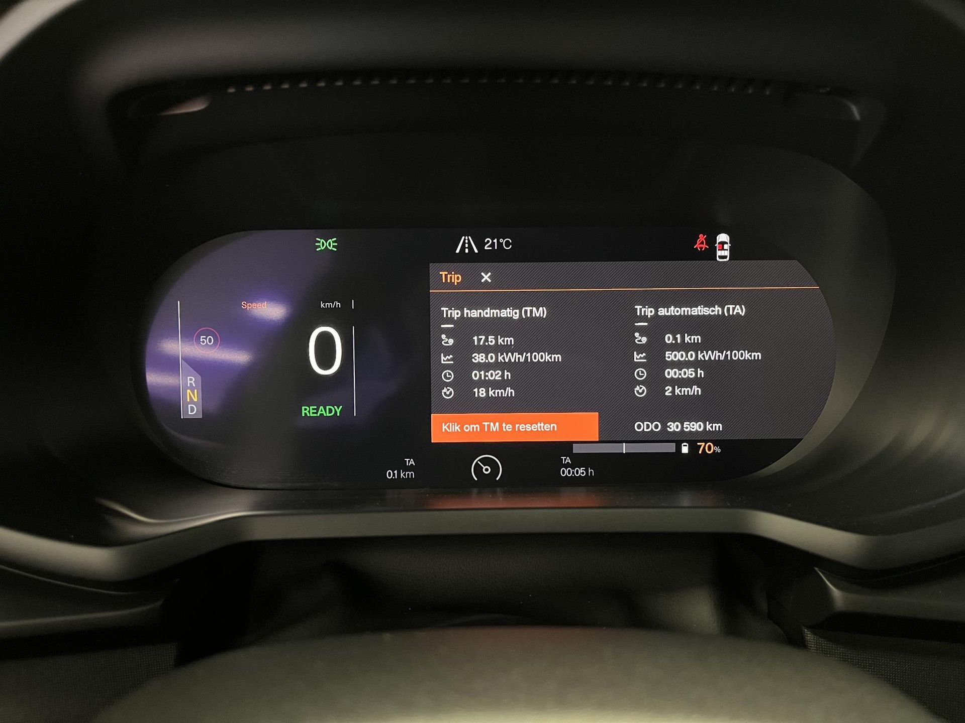 Polestar 2 met kenteken R-695-KF – dashboard
