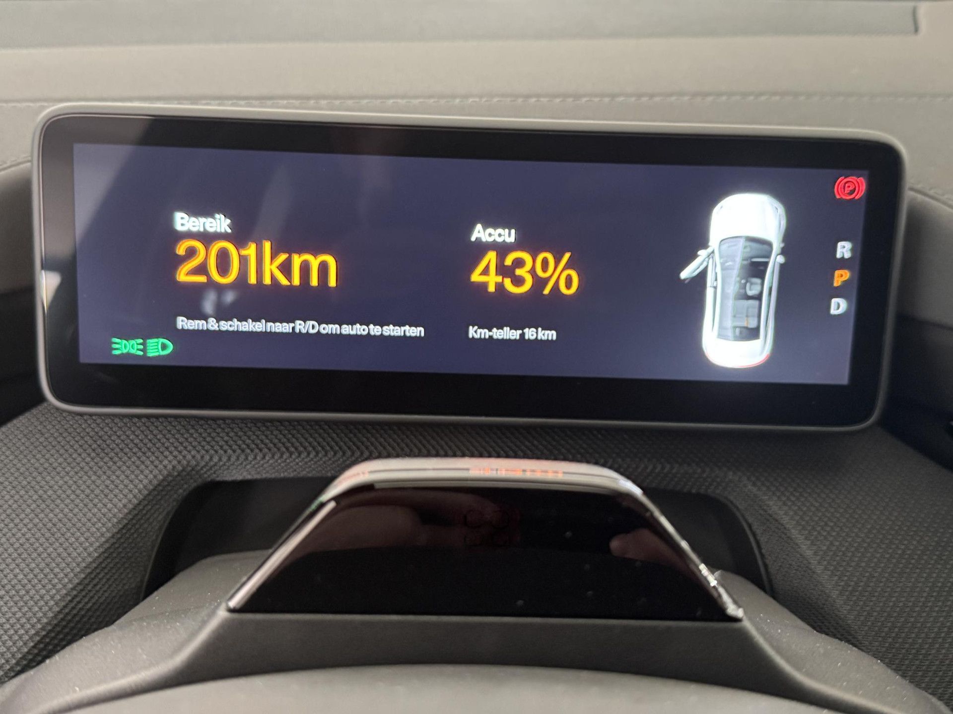 Polestar 4 met kenteken JRD-85-F – dashboard