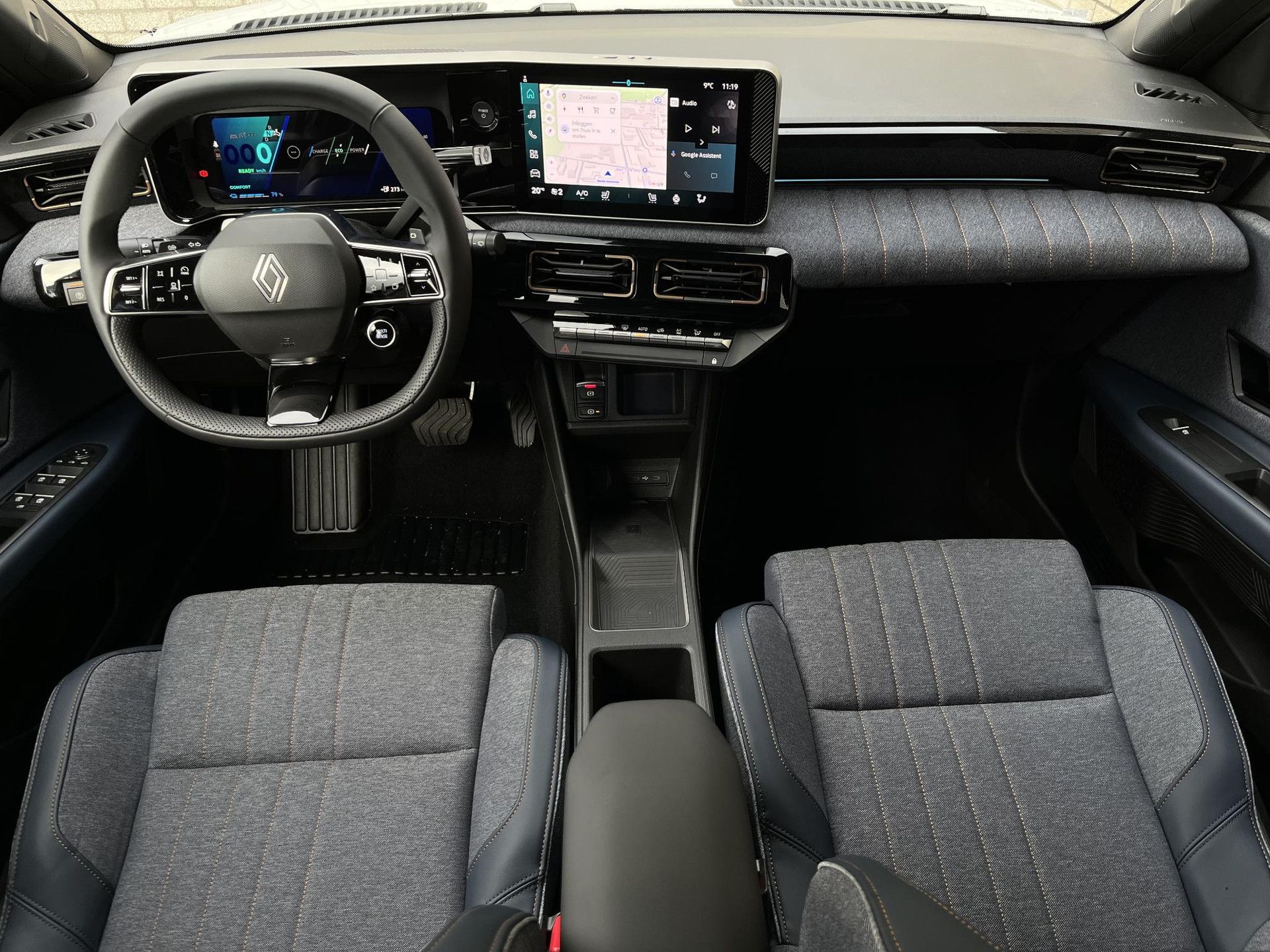 Renault 4 met kenteken KFB-56-X – interieur