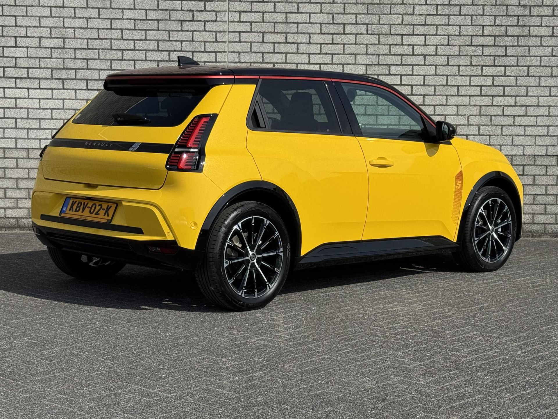 Renault 5 met kenteken KBV-02-K – achteraanzicht