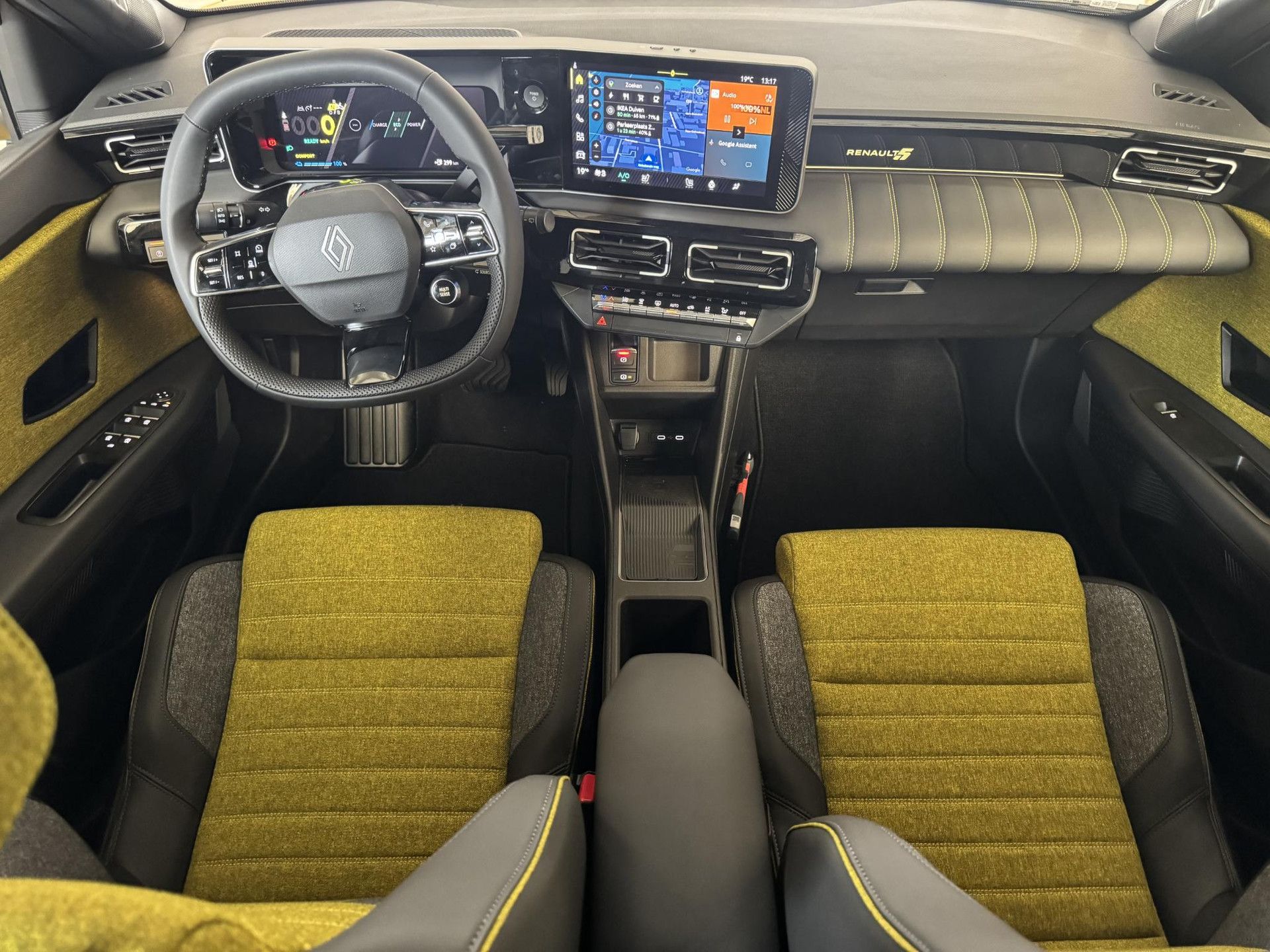 Renault 5 met kenteken KBV-02-K – interieur