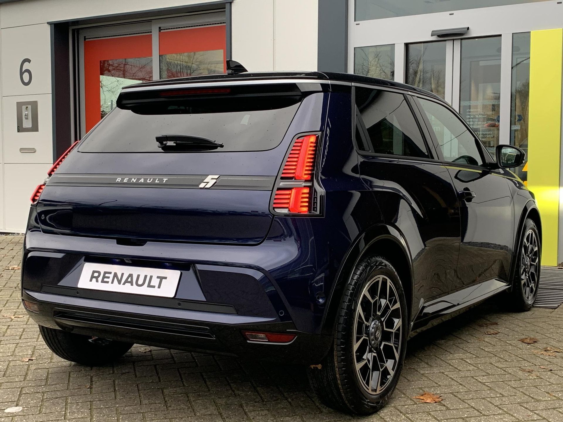 Renault 5 met kenteken KDX-96-X – achteraanzicht