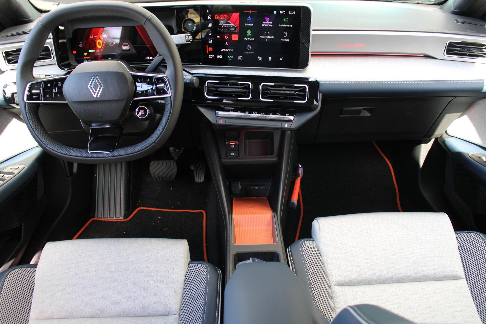 Renault 5 met kenteken KFB-62-X – interieur