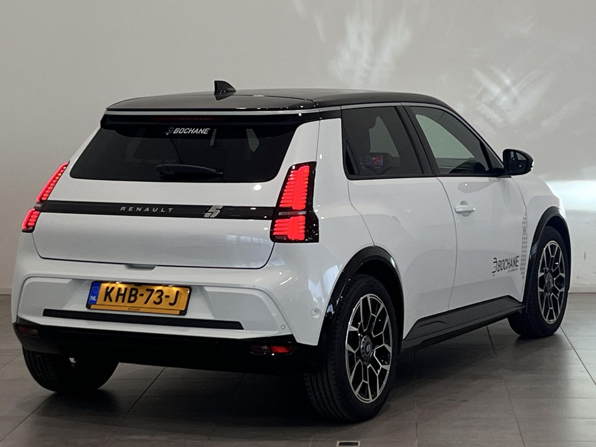 Renault 5 met kenteken KHB-73-J – achteraanzicht