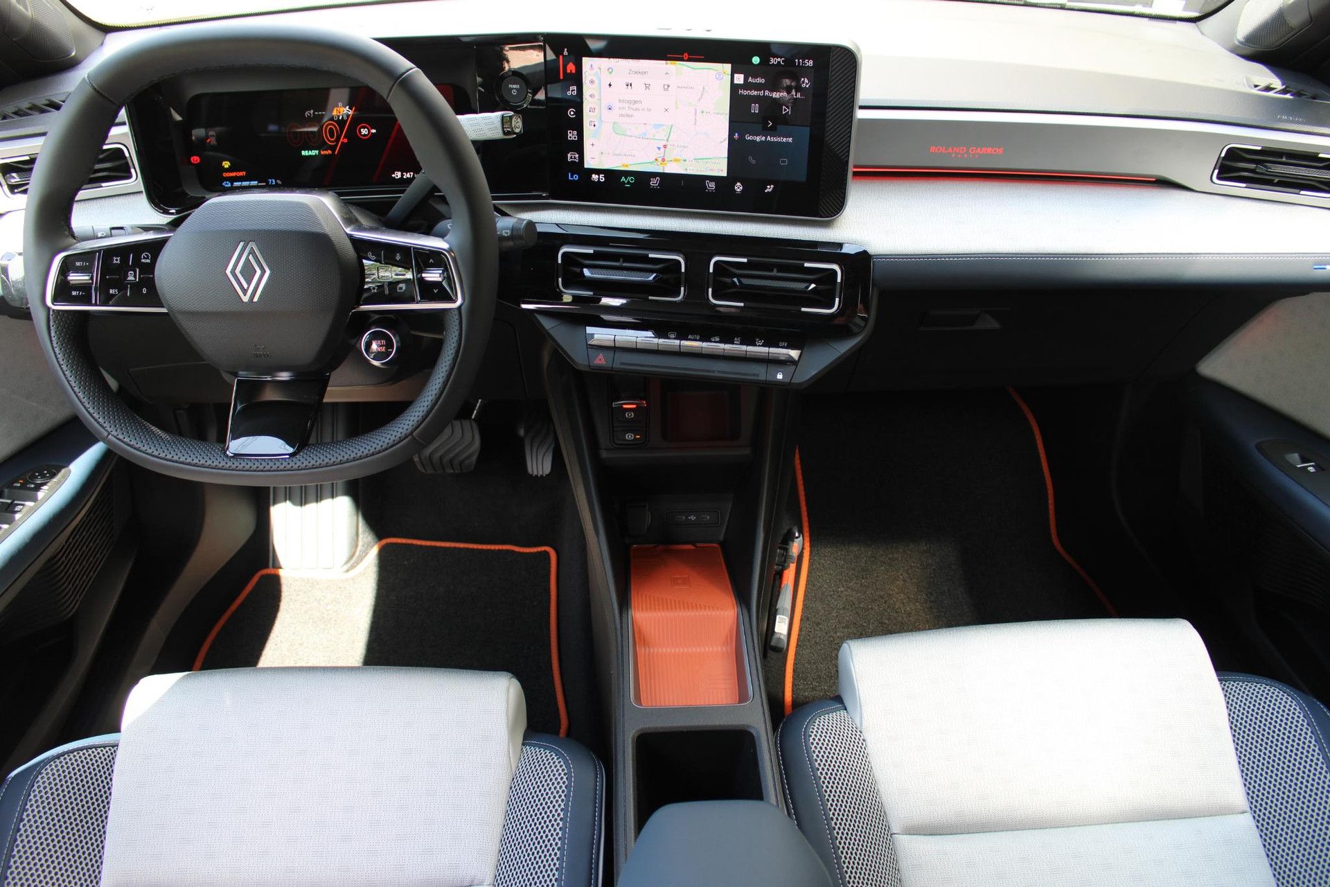 Renault 5 met kenteken KNB-27-S – interieur