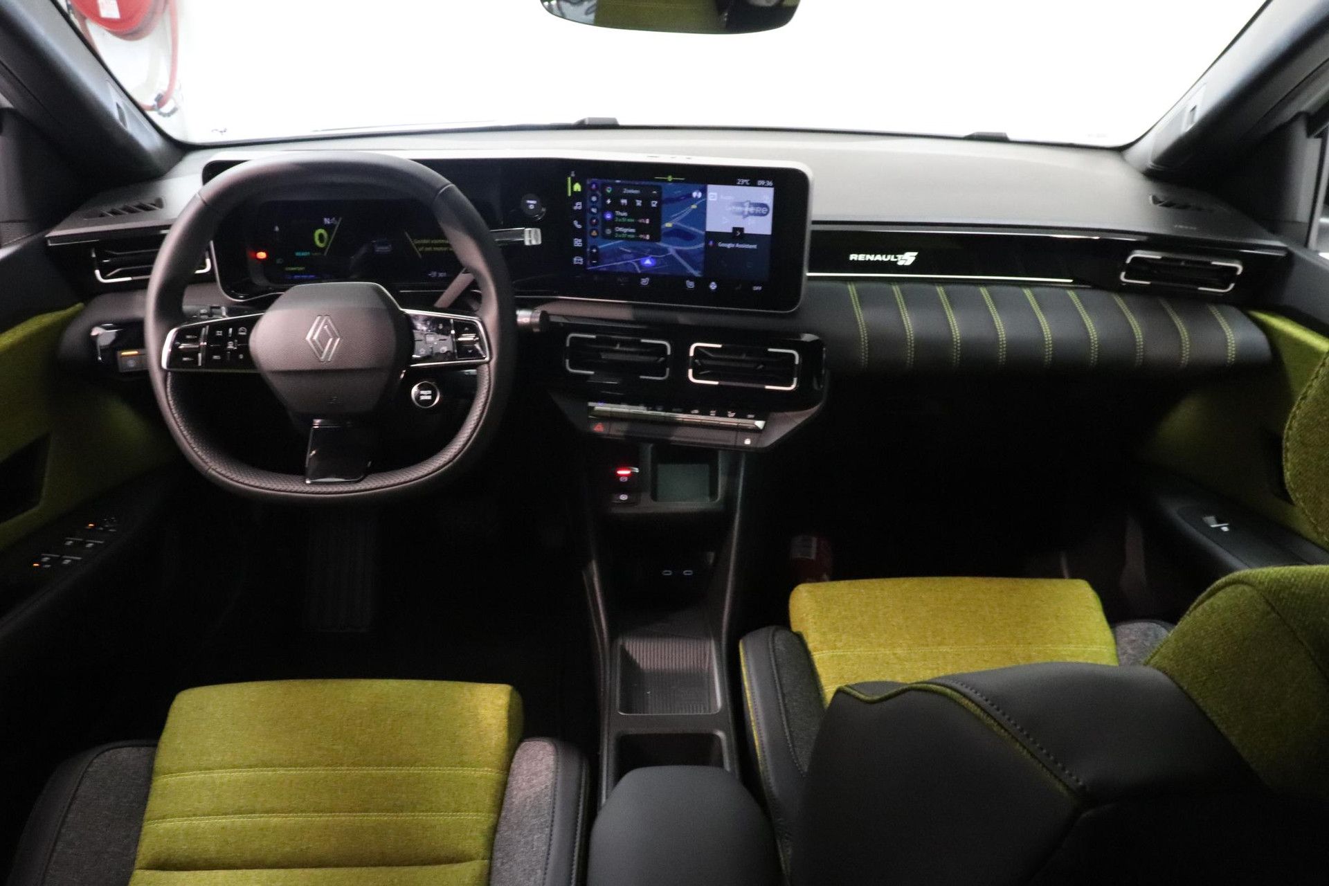 Renault 5 met kenteken KPH-17-G – interieur