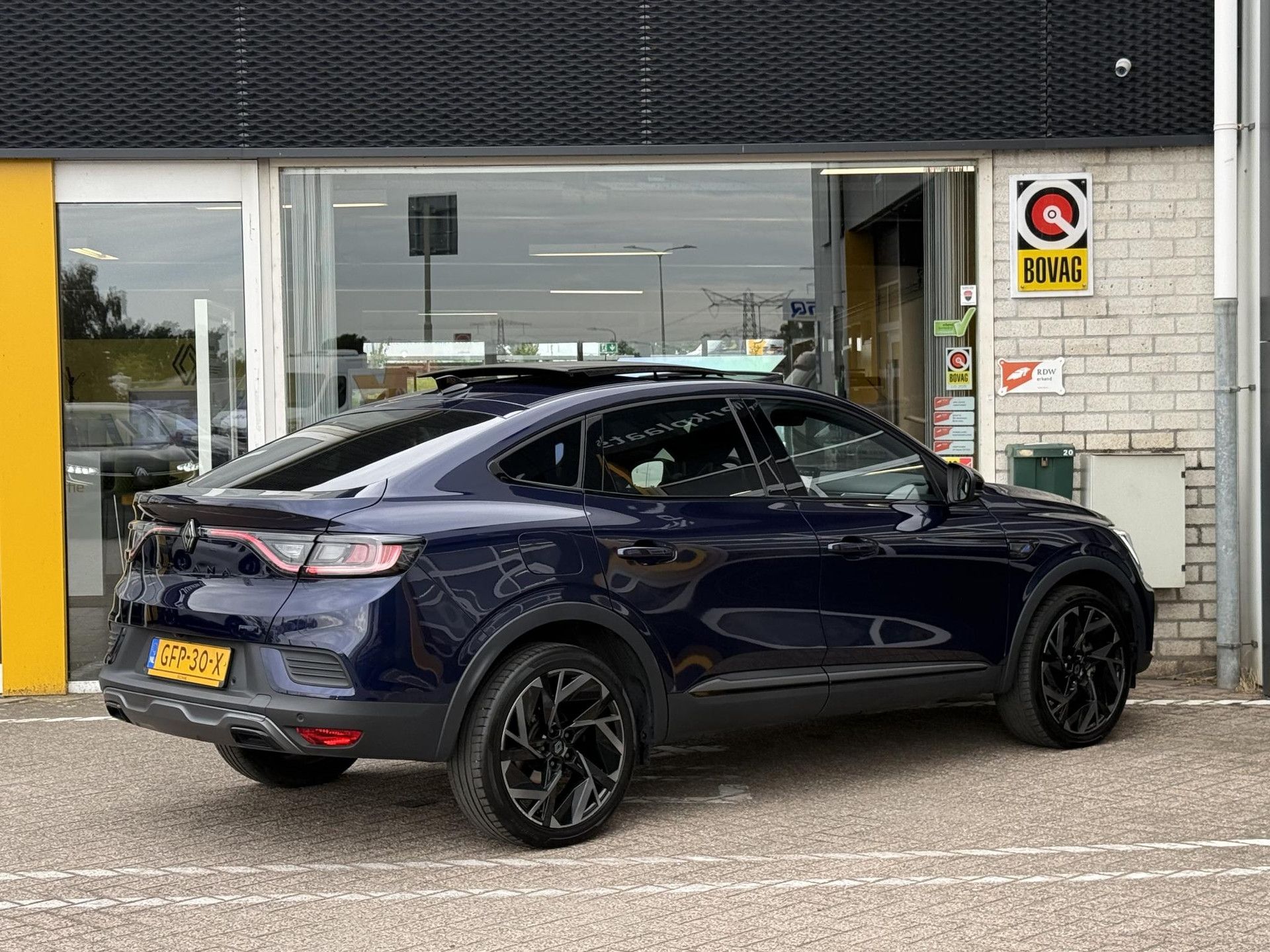 Renault Arkana met kenteken GFP-30-X – achteraanzicht