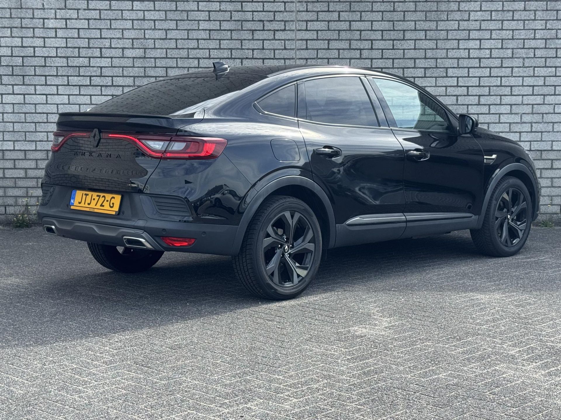 Renault Arkana met kenteken JTJ-72-G – achteraanzicht