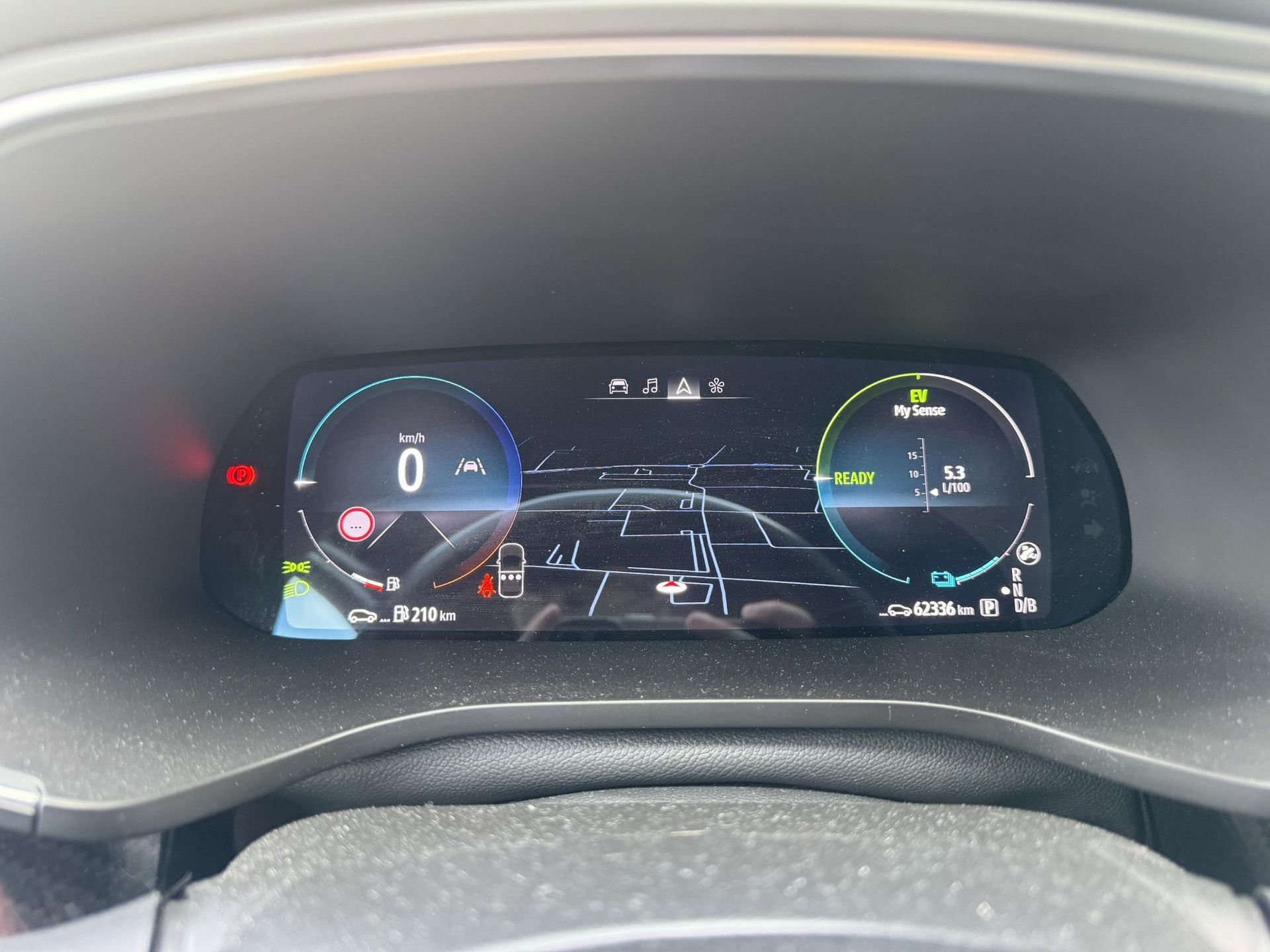 Renault Arkana met kenteken JTJ-72-G – dashboard