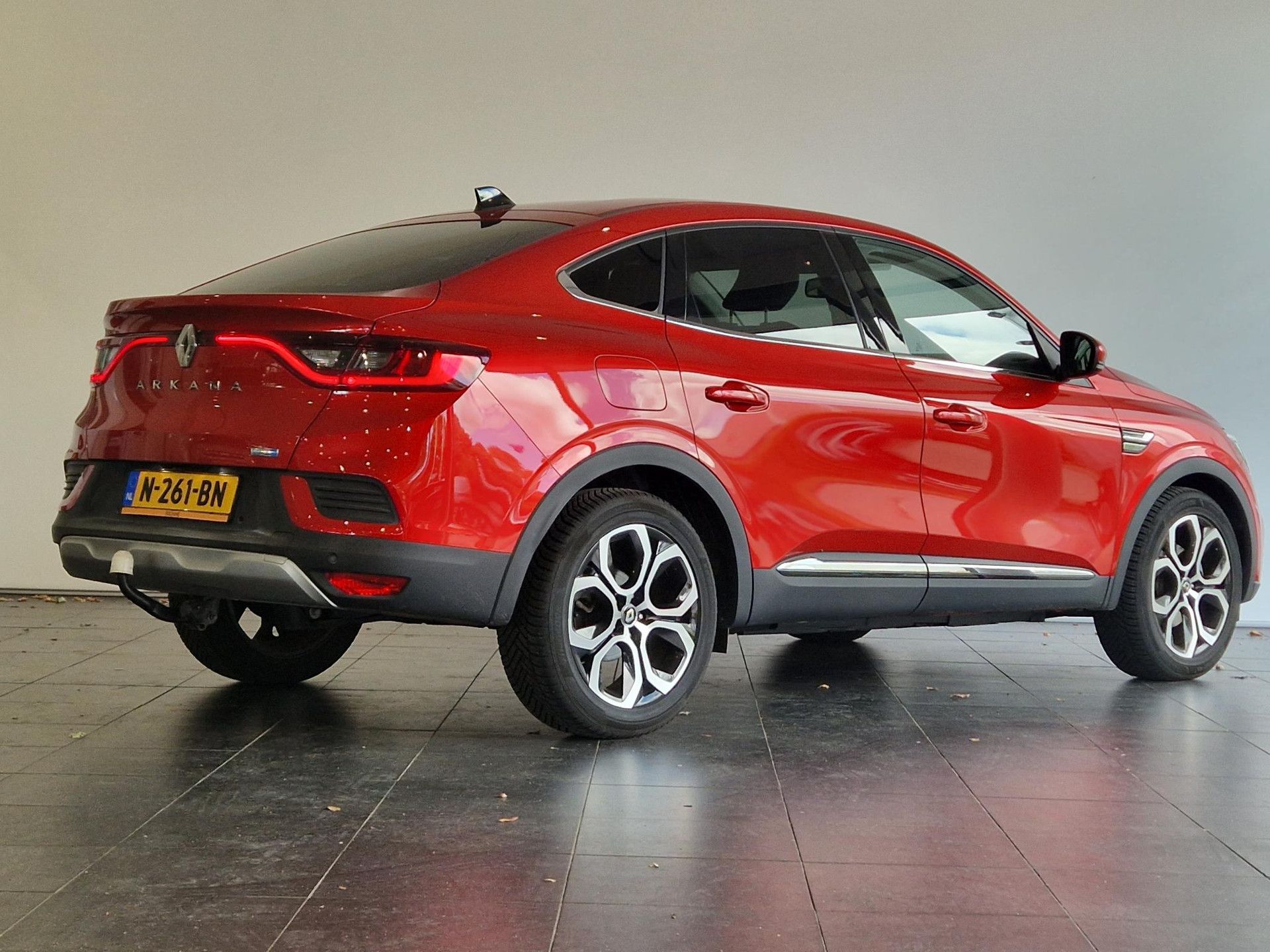Renault Arkana met kenteken N-261-BN – achteraanzicht