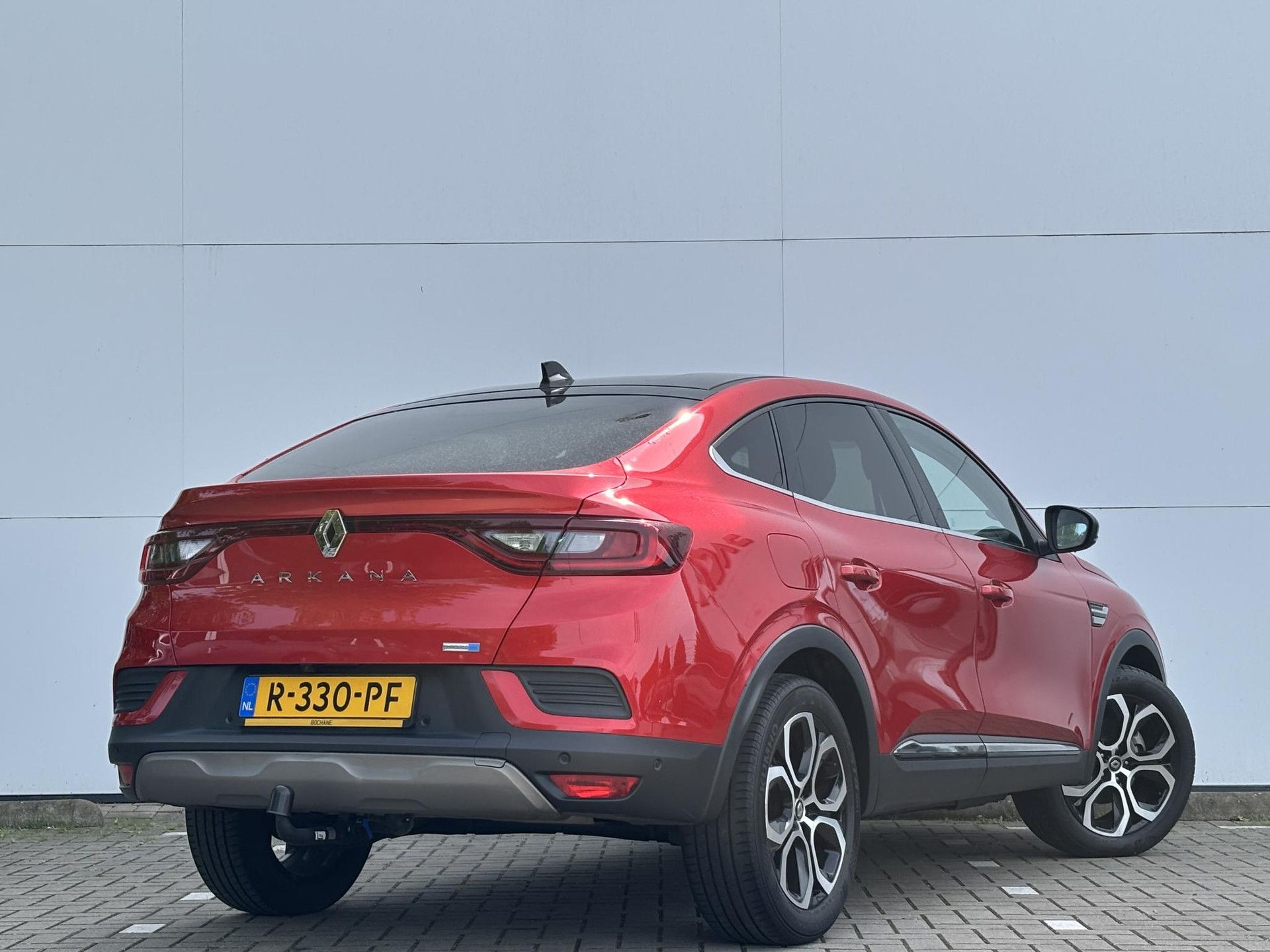 Renault Arkana met kenteken R-330-PF – achteraanzicht