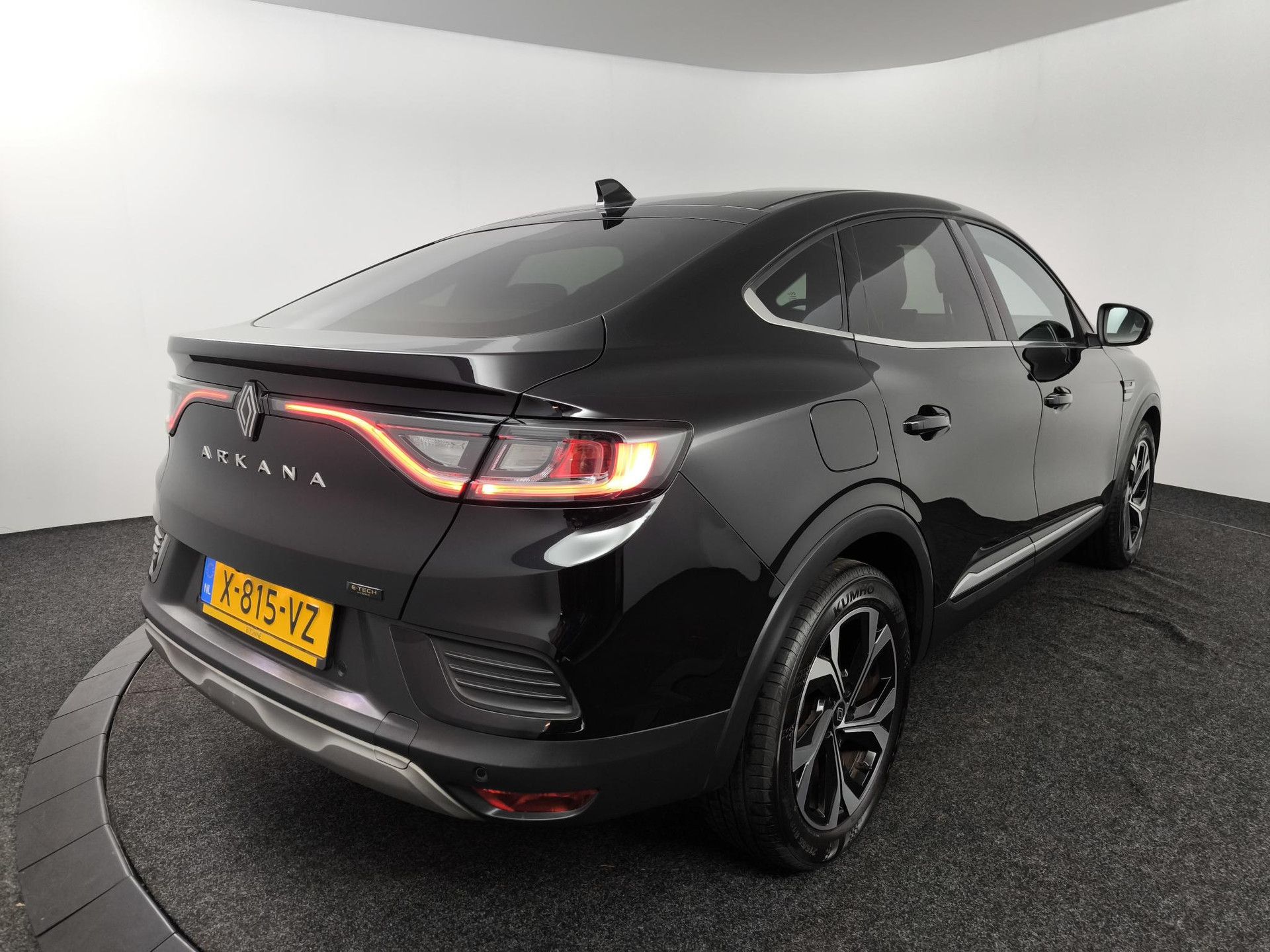 Renault Arkana met kenteken X-815-VZ – achteraanzicht