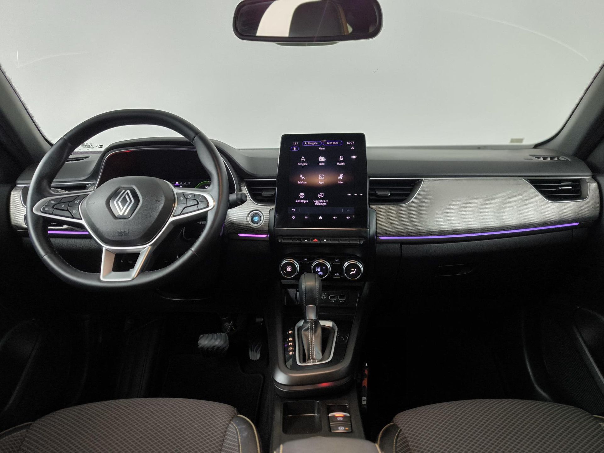 Renault Arkana met kenteken X-815-VZ – interieur