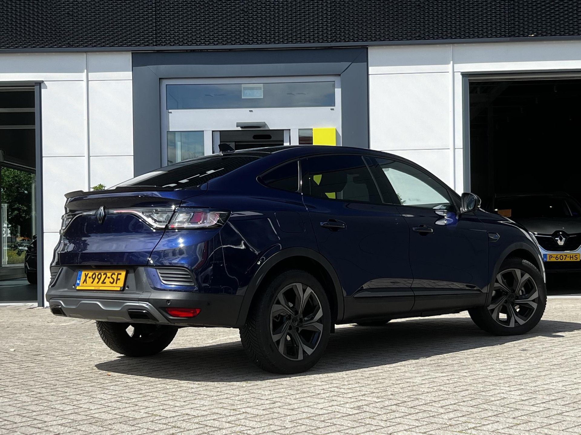 Renault Arkana met kenteken X-992-SF – achteraanzicht