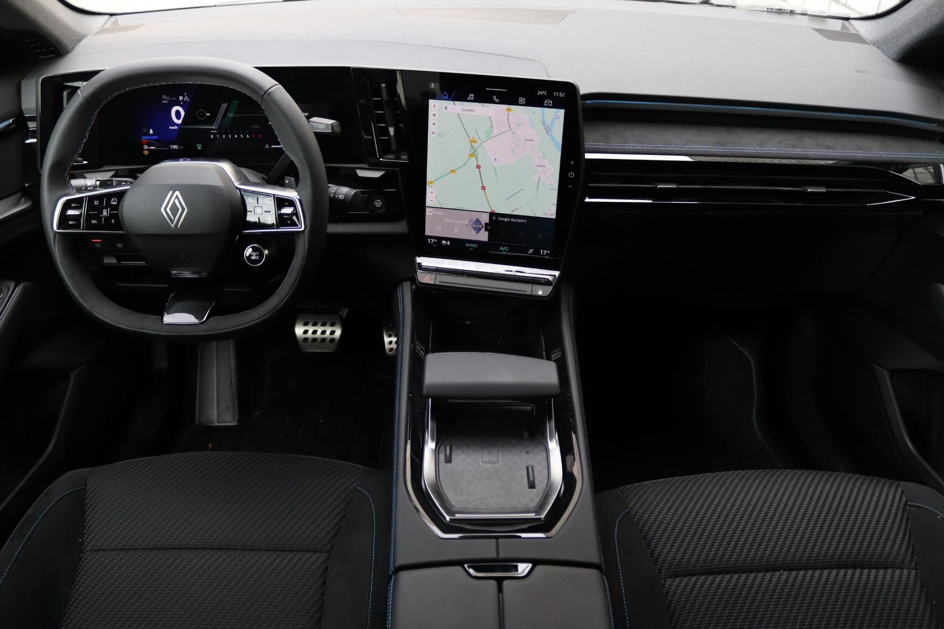 Renault Austral met kenteken HKB-87-D – interieur