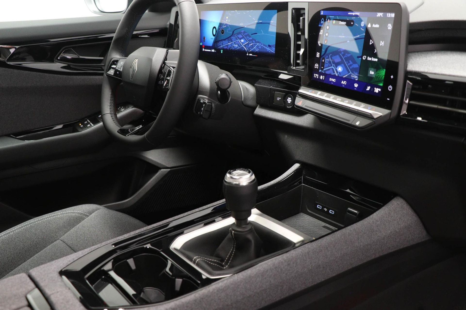 Renault Austral met kenteken HVF-70-K – interieur