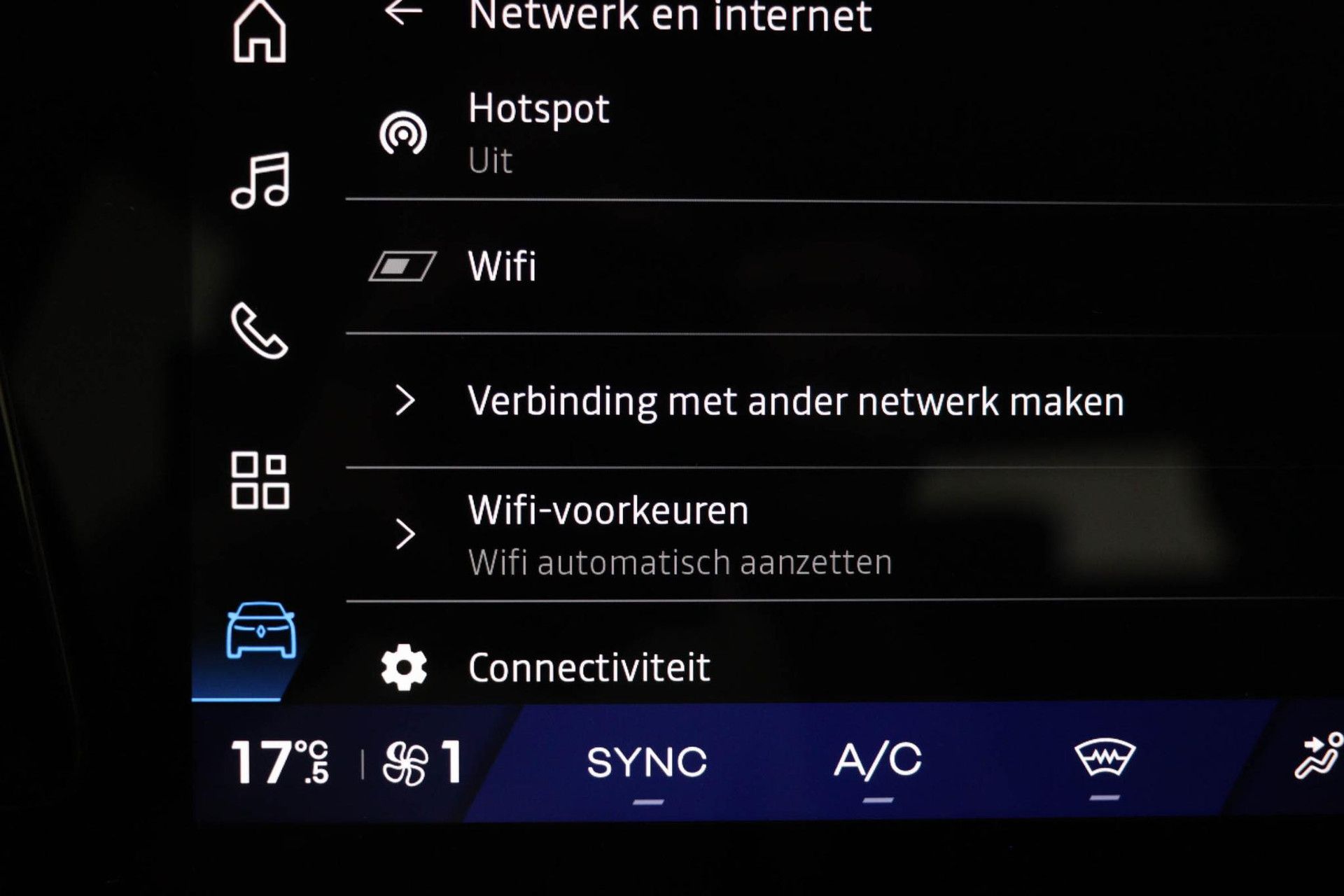 Renault Austral met kenteken HVF-70-K – detailfoto