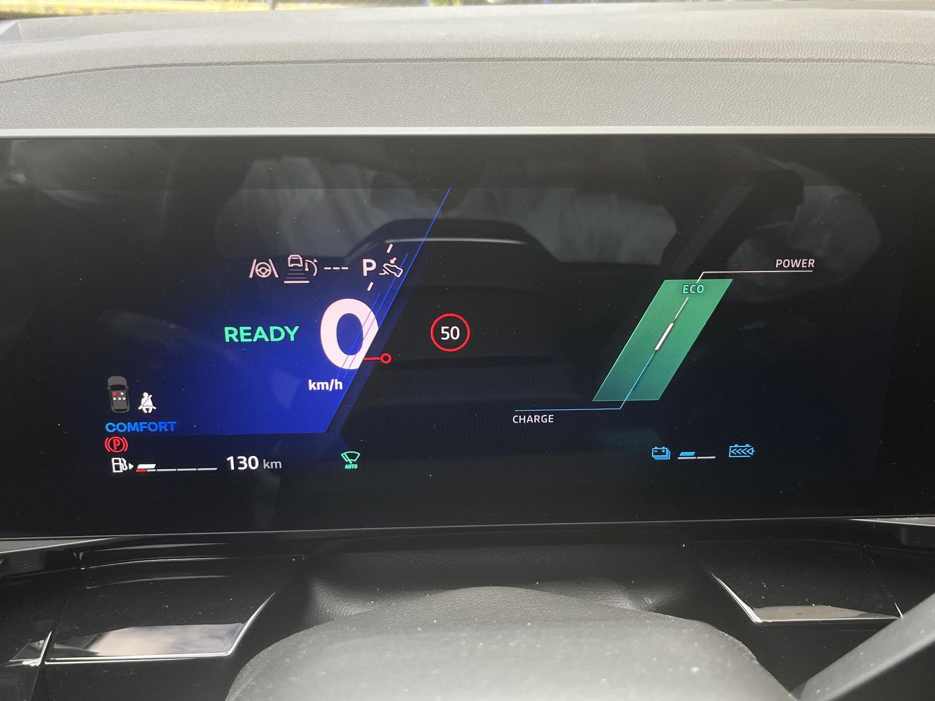 Renault Austral met kenteken KPS-65-N – dashboard