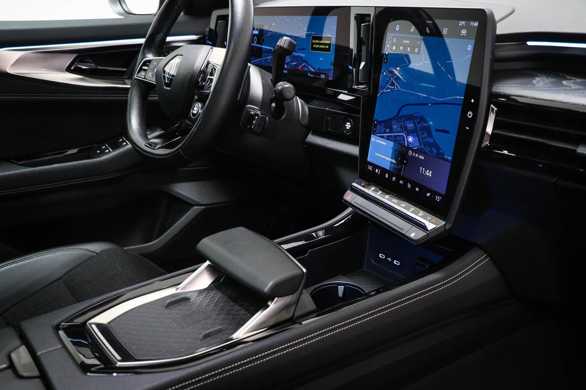 Renault Austral met kenteken S-495-RR – interieur