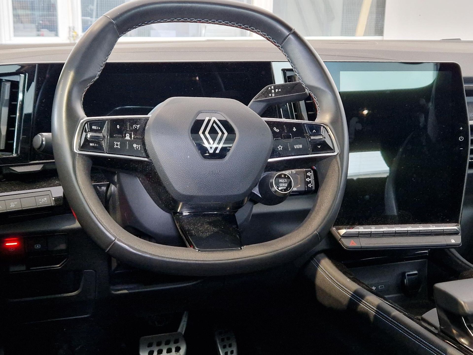 Renault Austral met kenteken T-596-VB – interieur