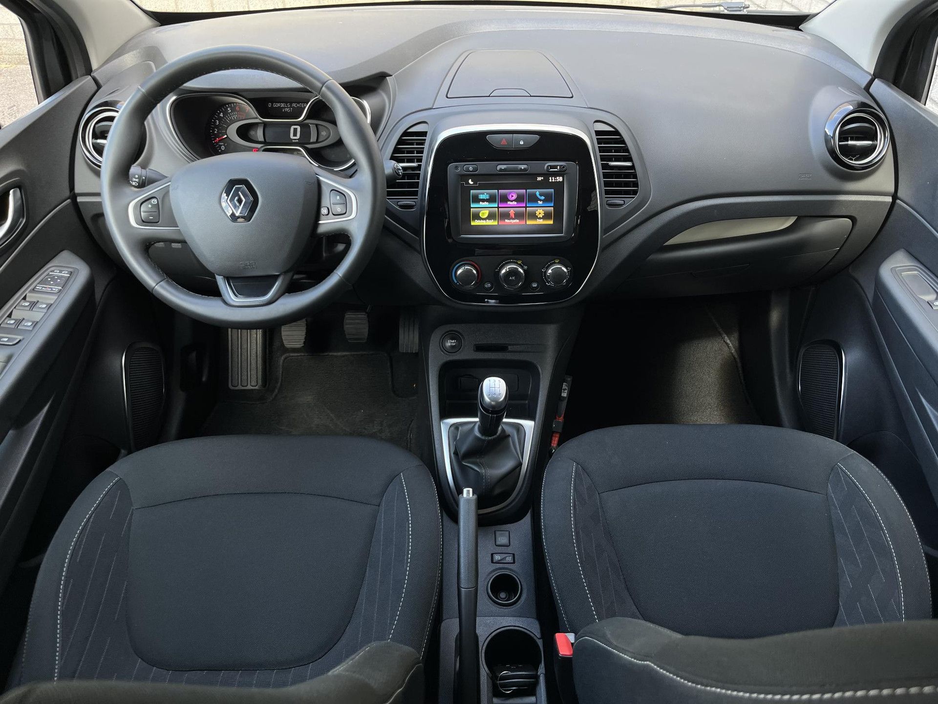 Renault Captur met kenteken G-965-TZ – interieur