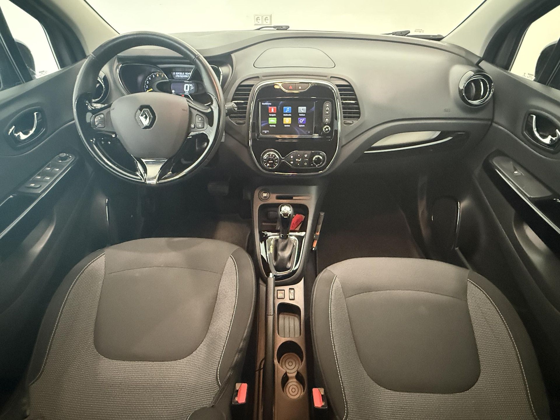 Renault Captur met kenteken GT-398-X – interieur