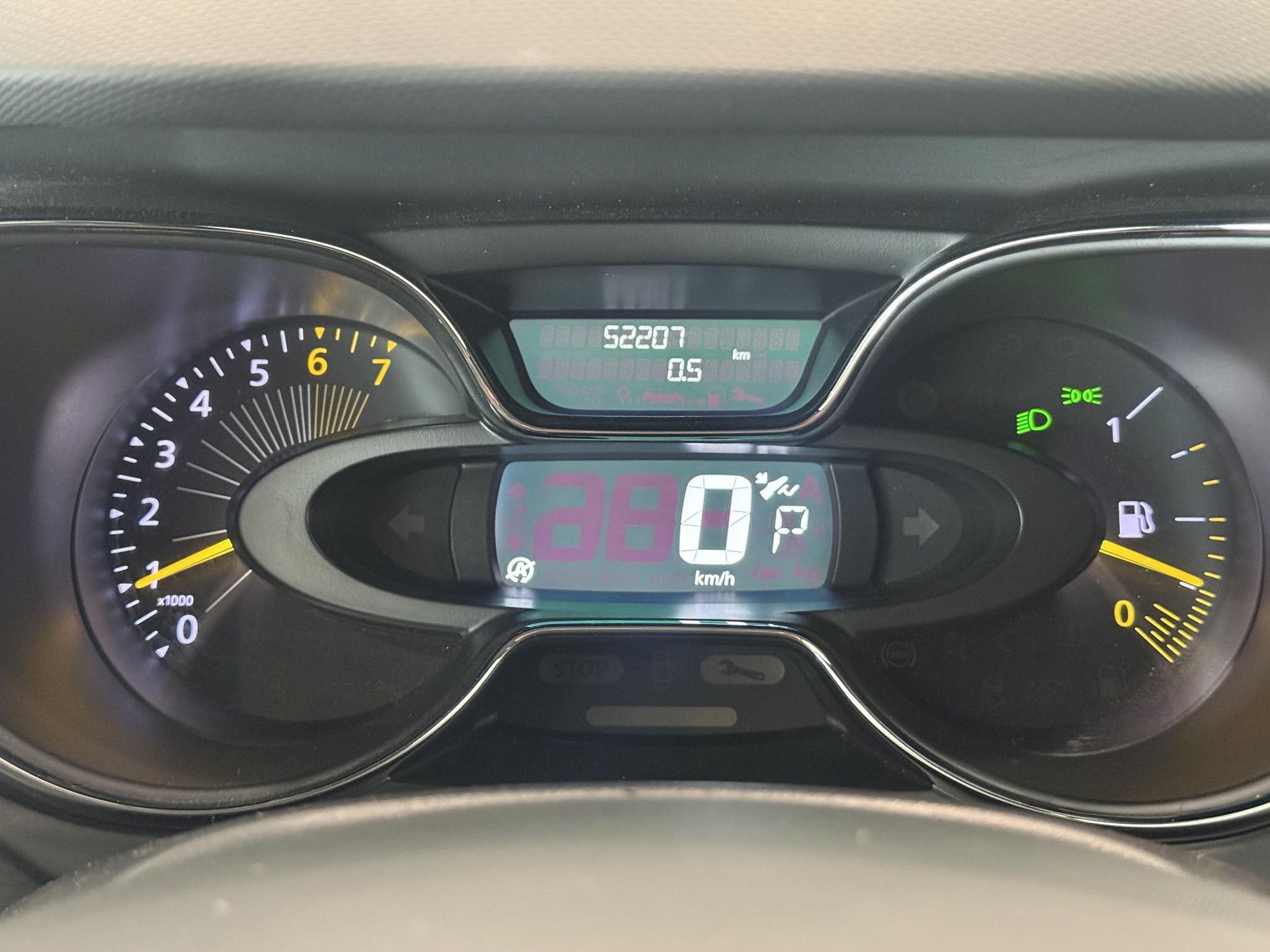 Renault Captur met kenteken GT-398-X – dashboard
