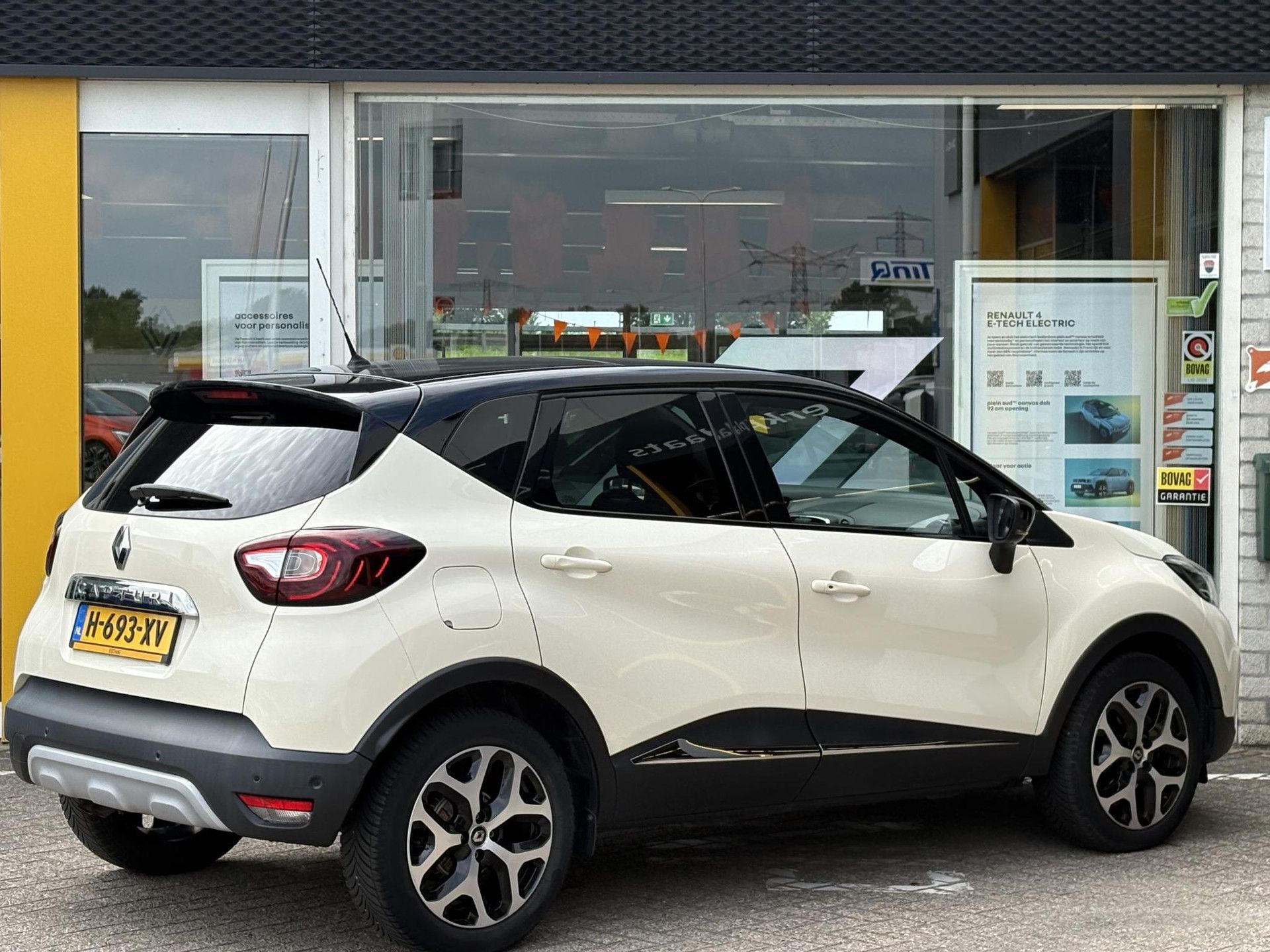 Renault Captur met kenteken H-693-XV – achteraanzicht
