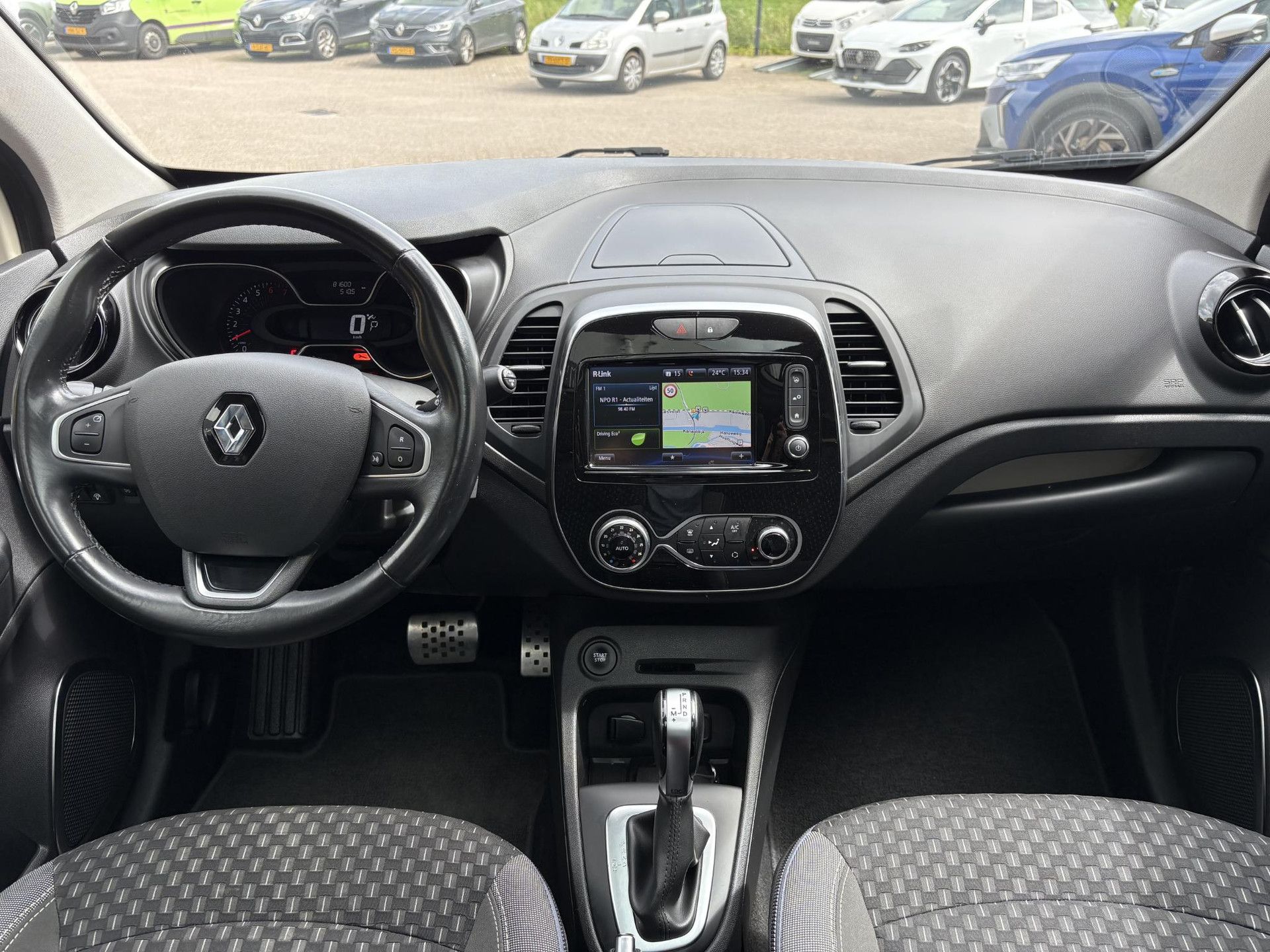 Renault Captur met kenteken H-693-XV – interieur