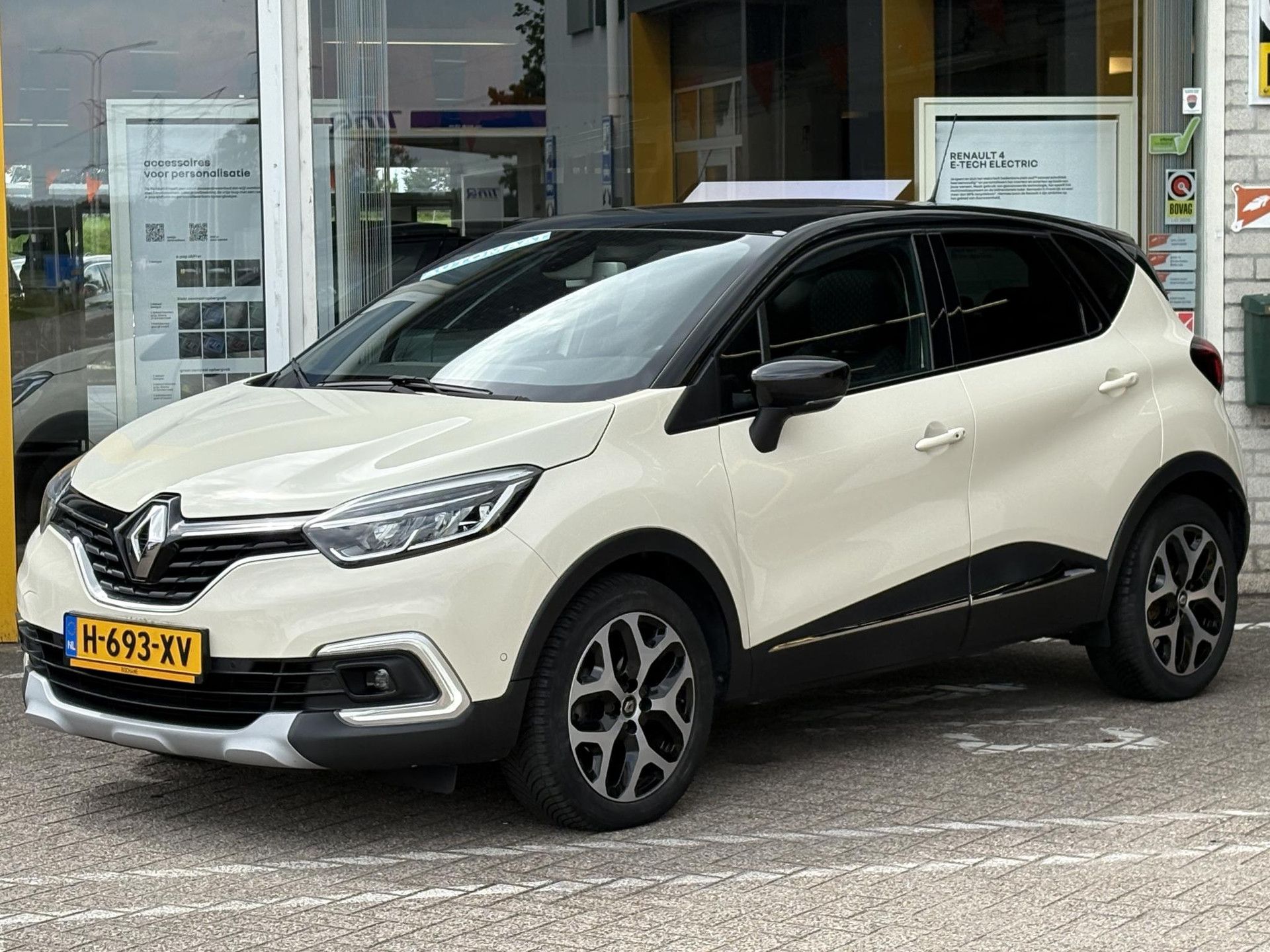 Renault Captur met kenteken H-693-XV – detailfoto