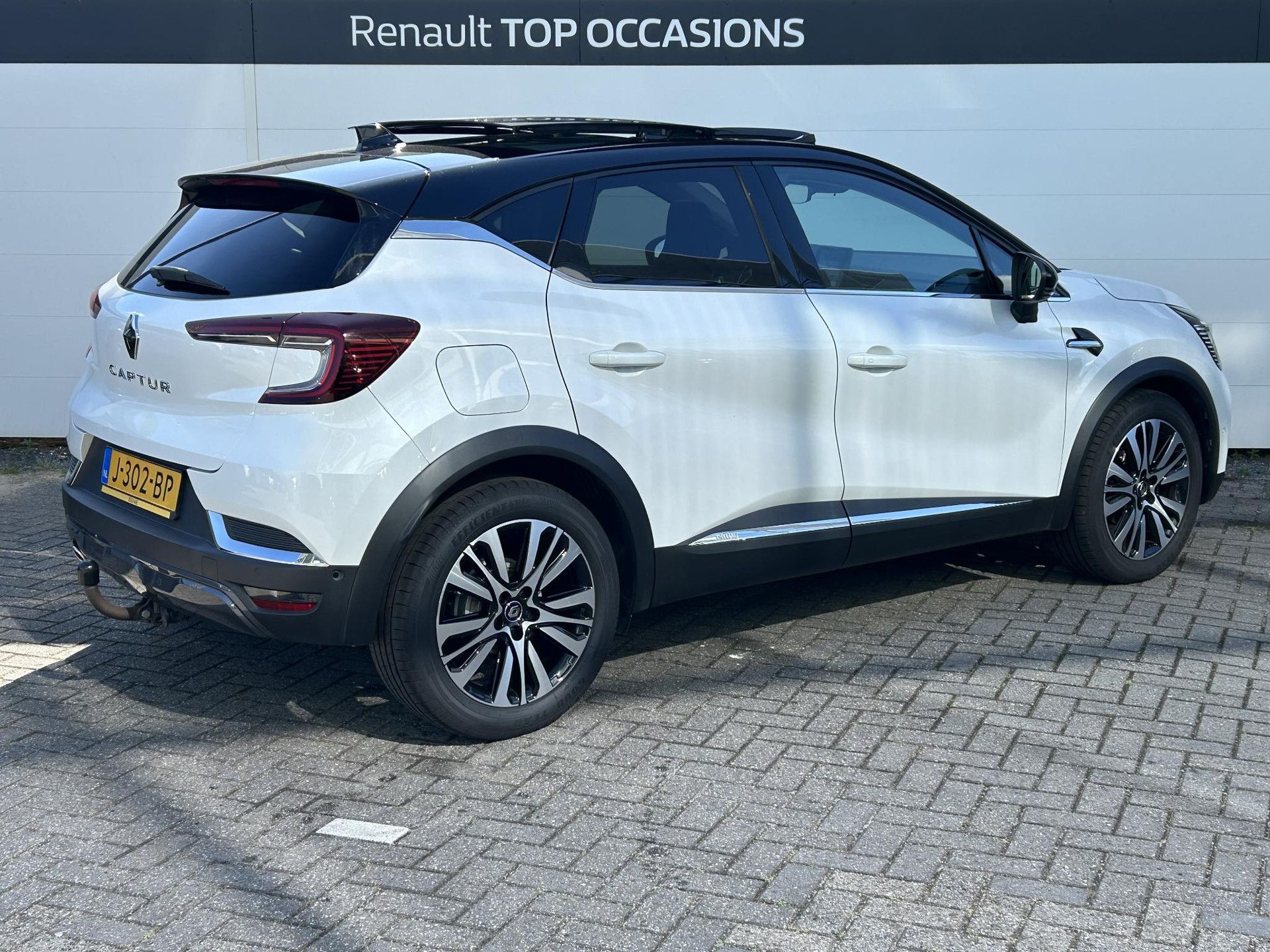 Renault Captur met kenteken J-302-BP – achteraanzicht