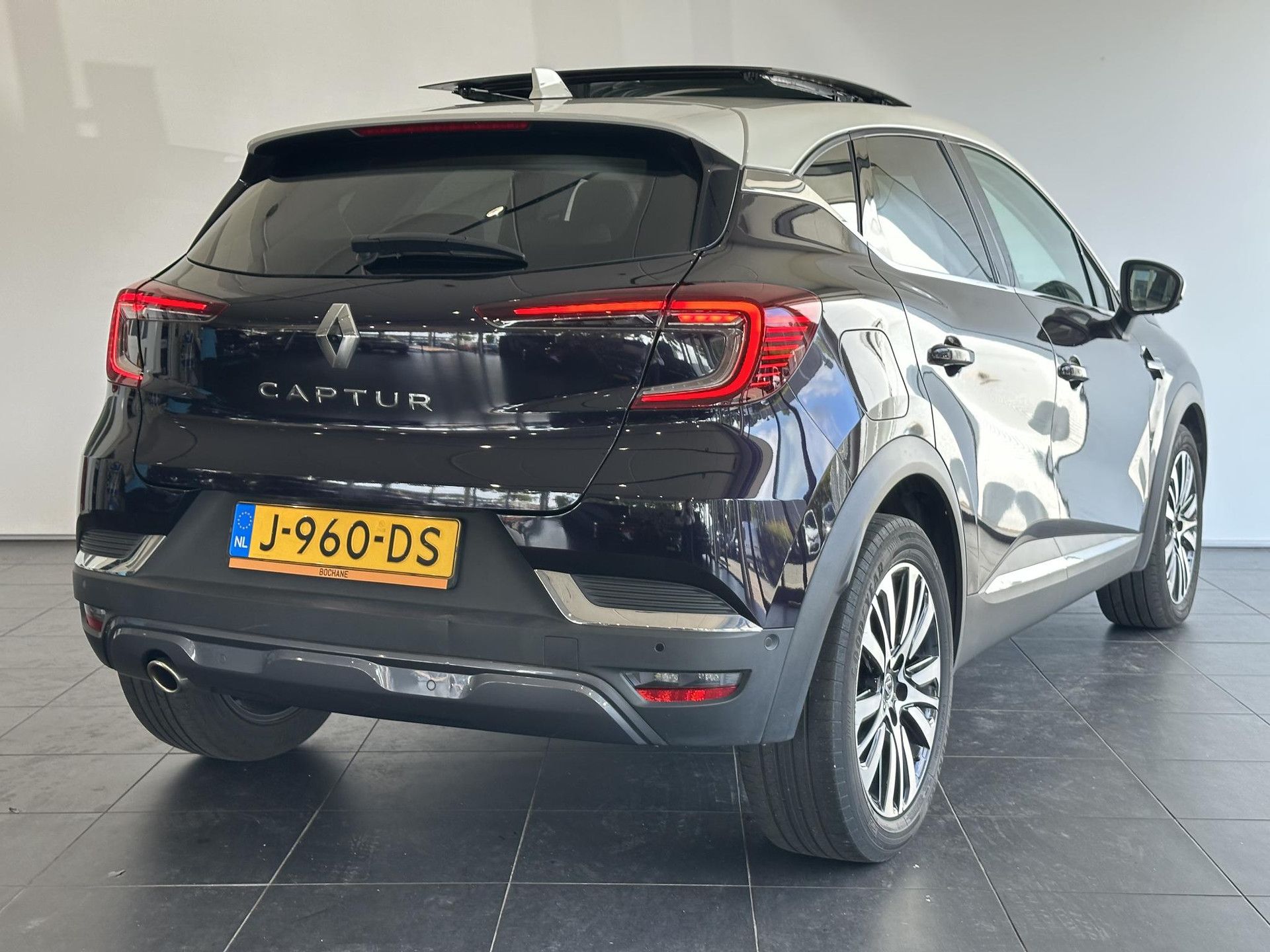 Renault Captur met kenteken J-960-DS – achteraanzicht
