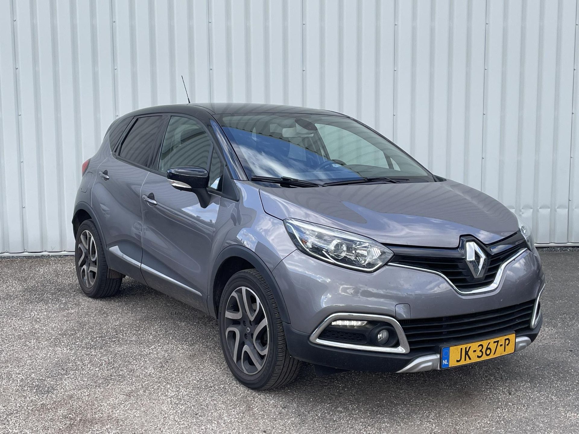 Renault Captur met kenteken JK-367-P – detailfoto