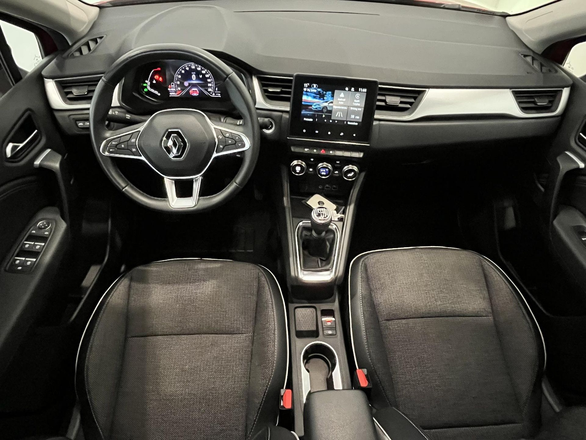 Renault Captur met kenteken JSB-25-V – interieur