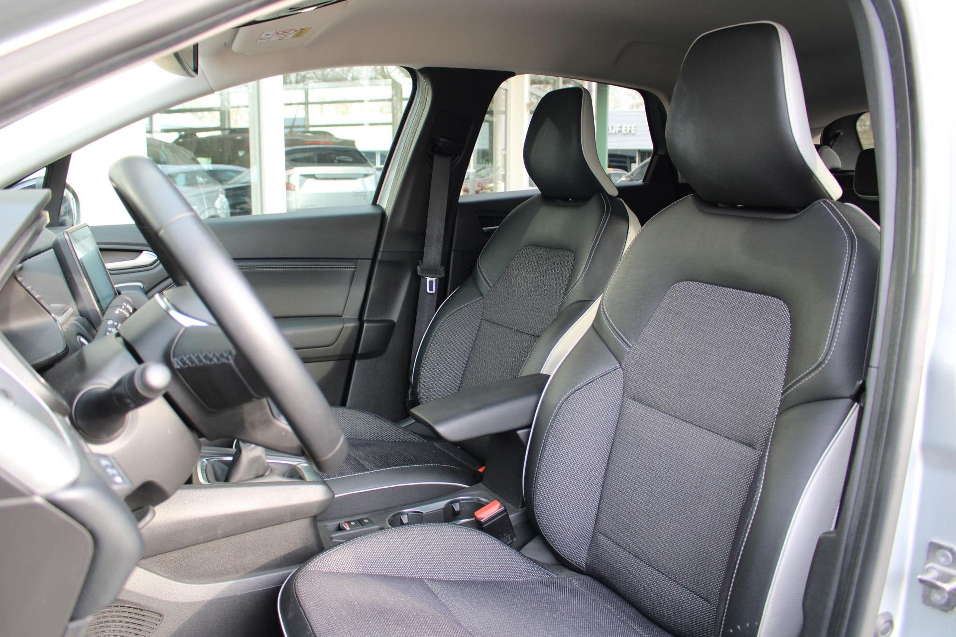 Renault Captur met kenteken JVR-43-V – detailfoto