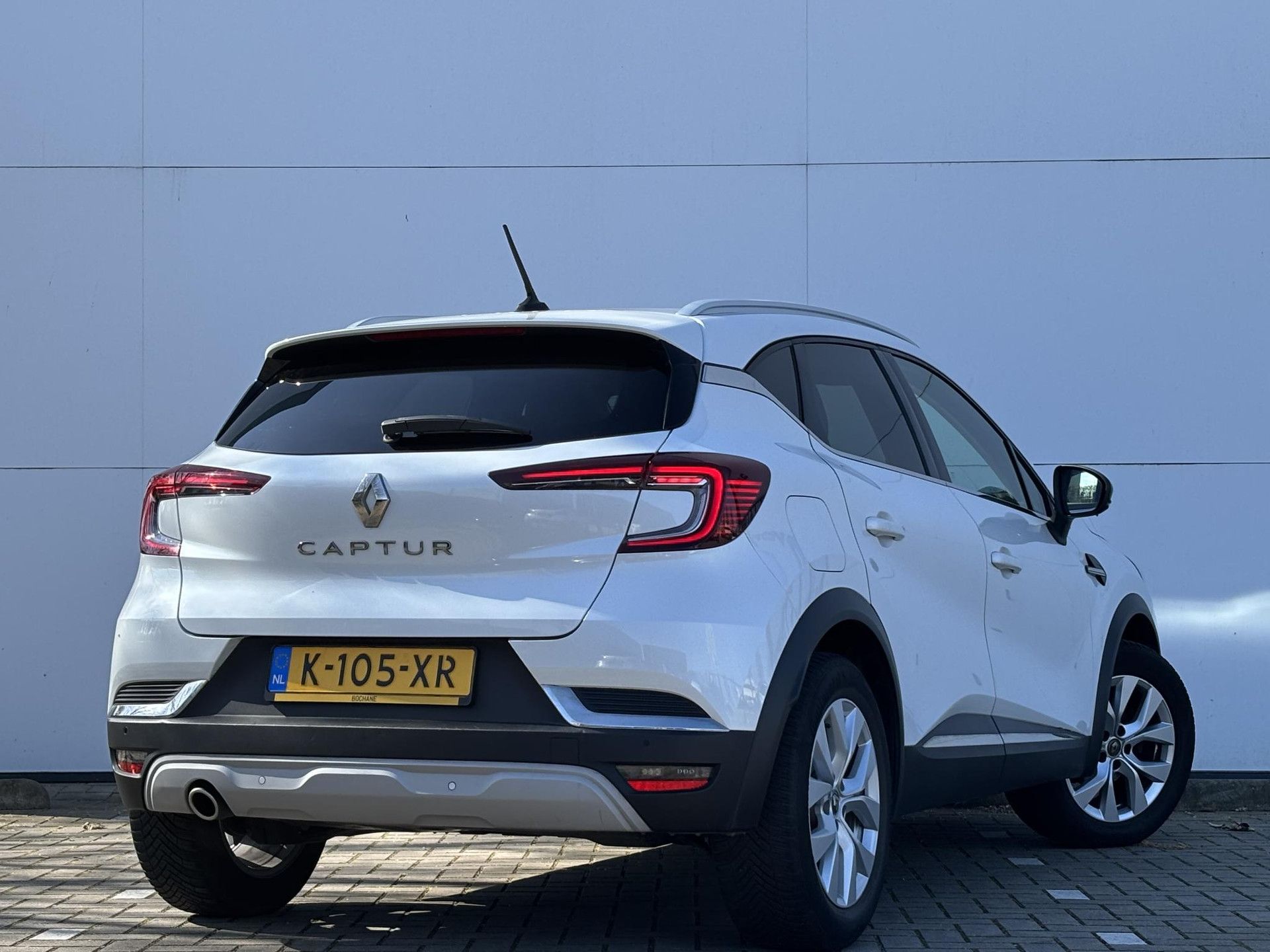 Renault Captur met kenteken K-105-XR – achteraanzicht