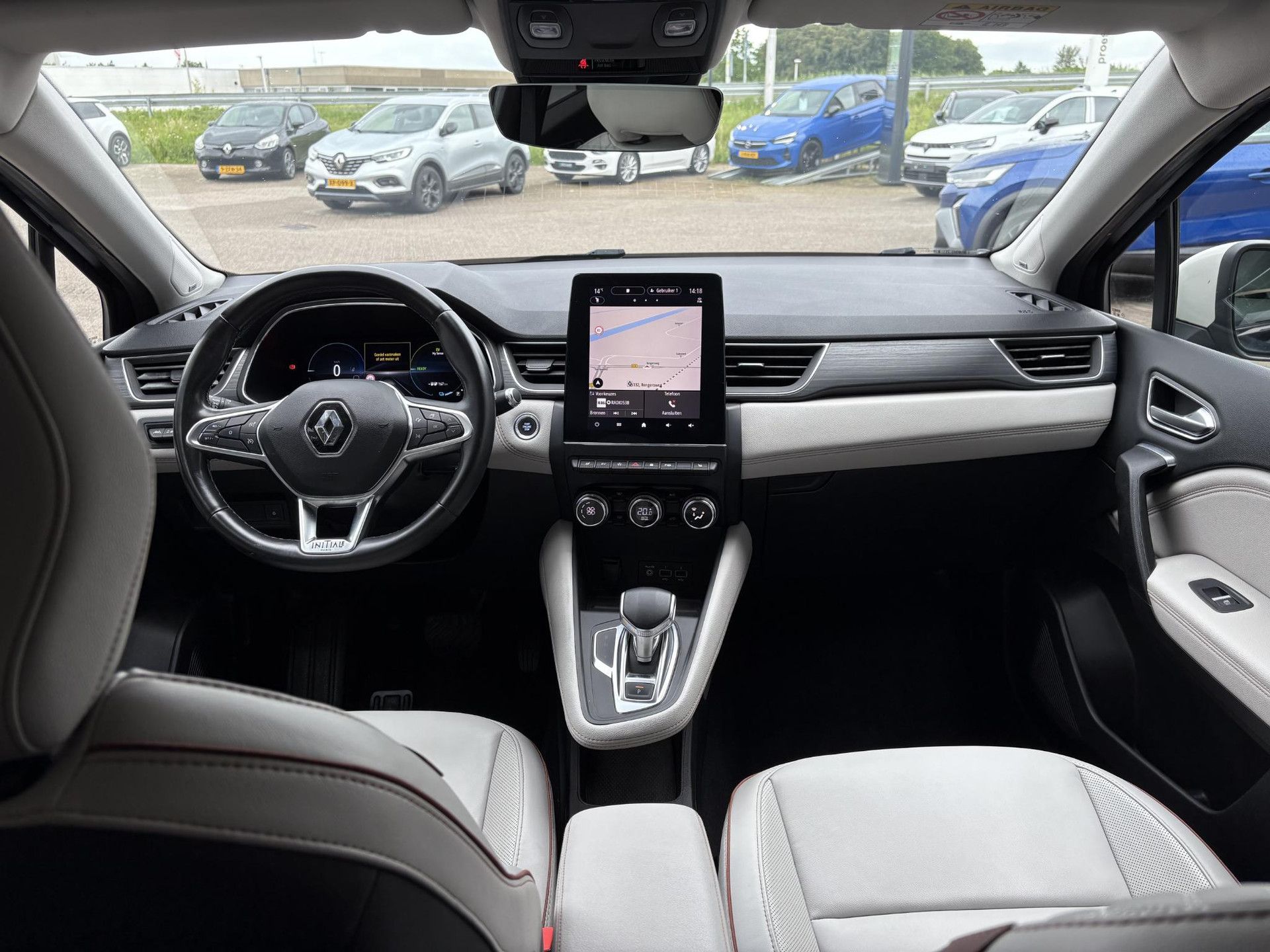 Renault Captur met kenteken KLB-96-S – interieur