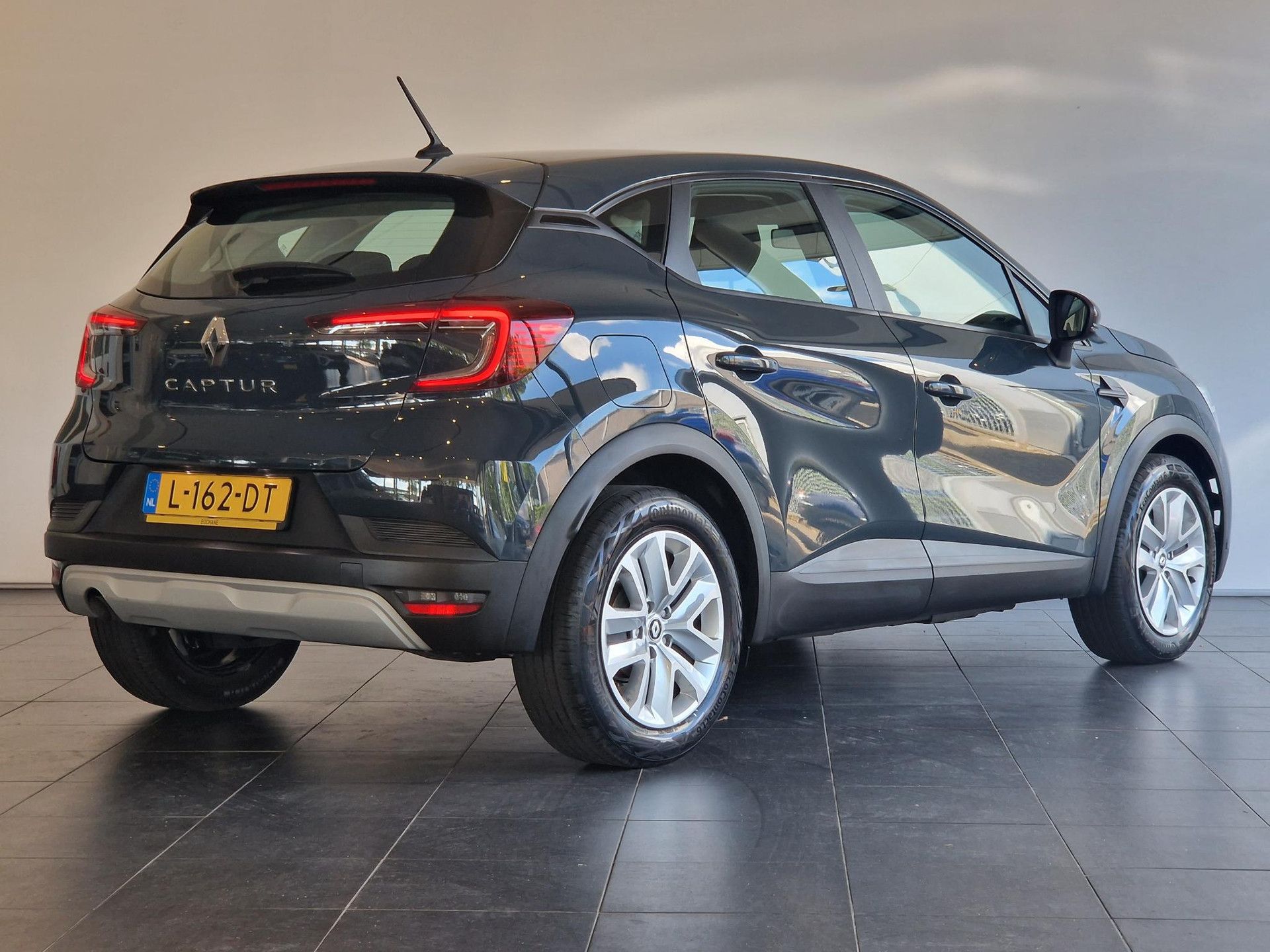Renault Captur met kenteken L-162-DT – achteraanzicht