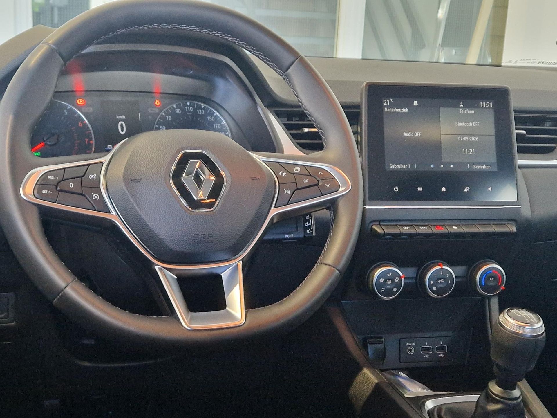 Renault Captur met kenteken L-162-DT – interieur