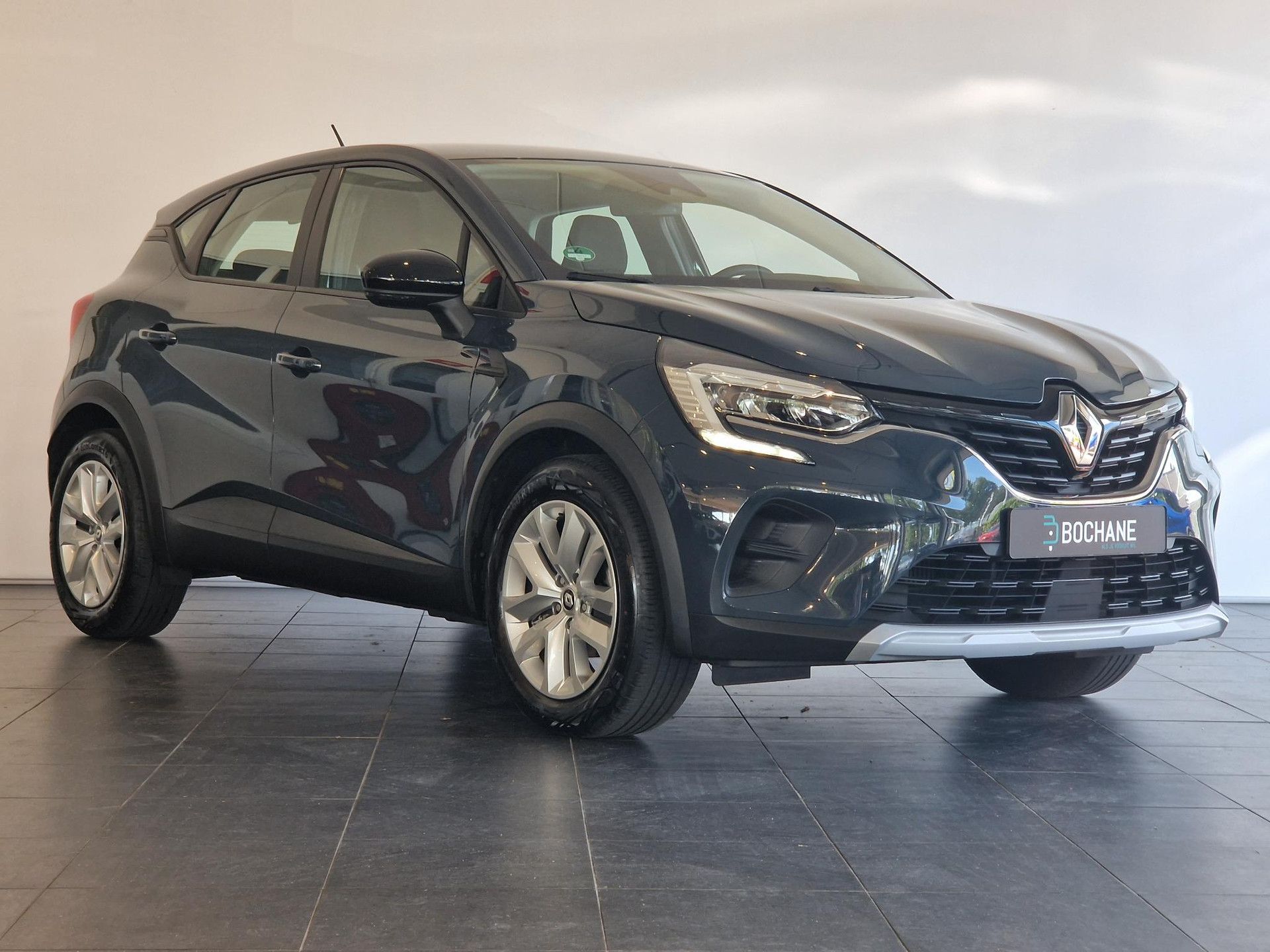 Renault Captur met kenteken L-162-DT – detailfoto