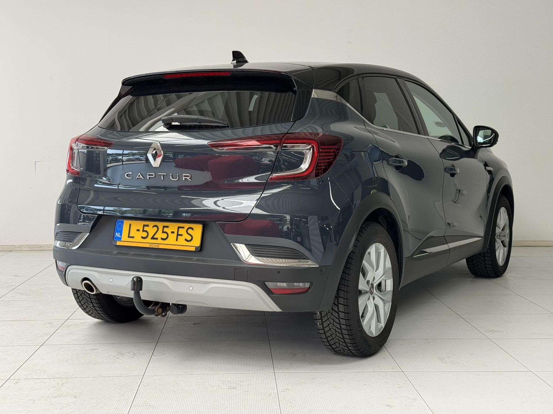 Renault Captur met kenteken L-525-FS – achteraanzicht