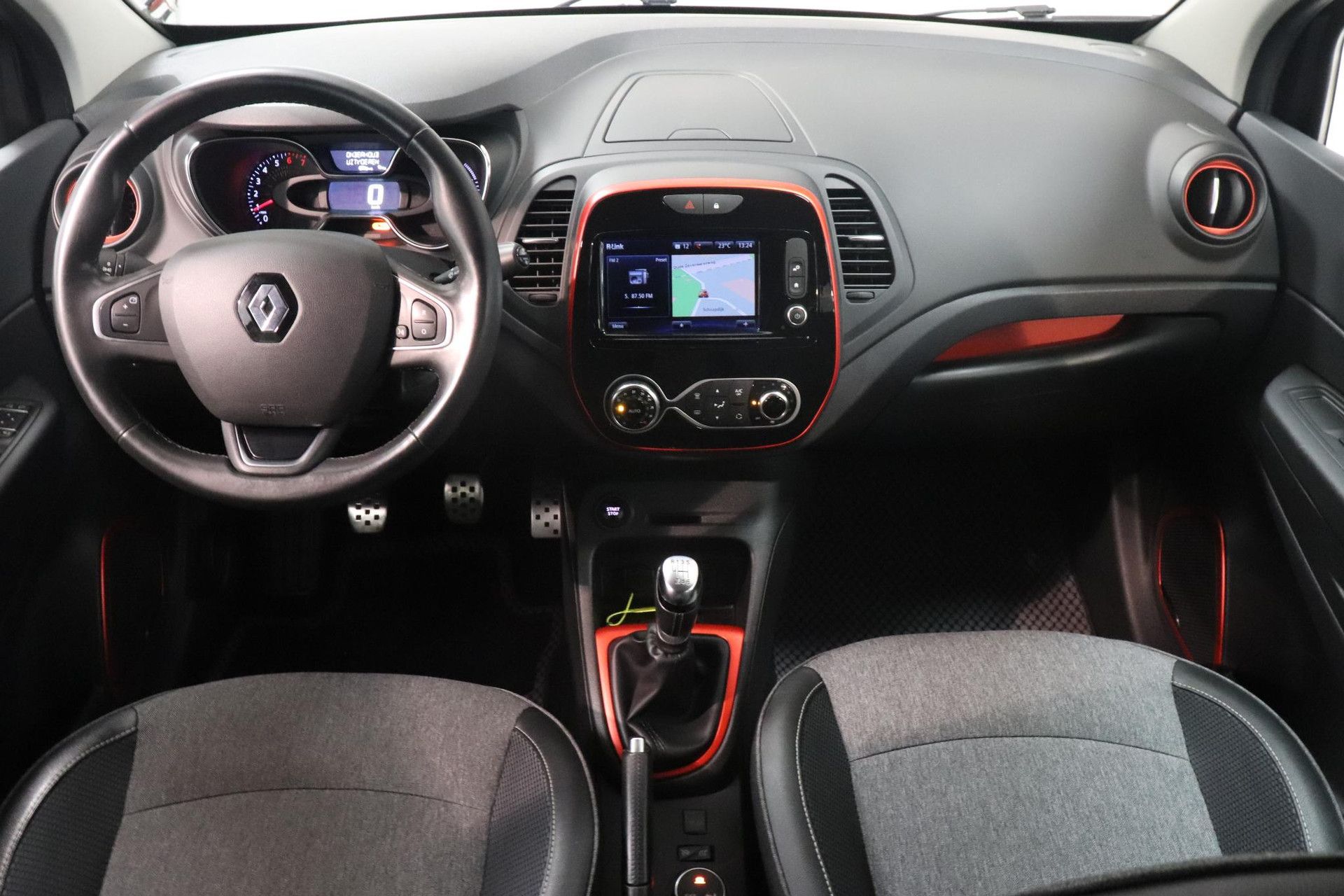 Renault Captur met kenteken L-687-KH – interieur