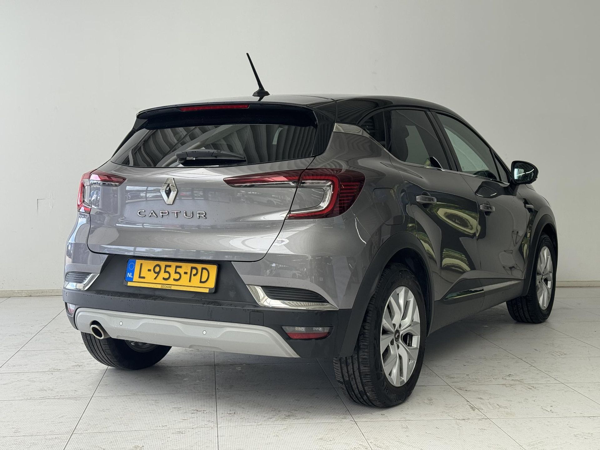 Renault Captur met kenteken L-955-PD – achteraanzicht