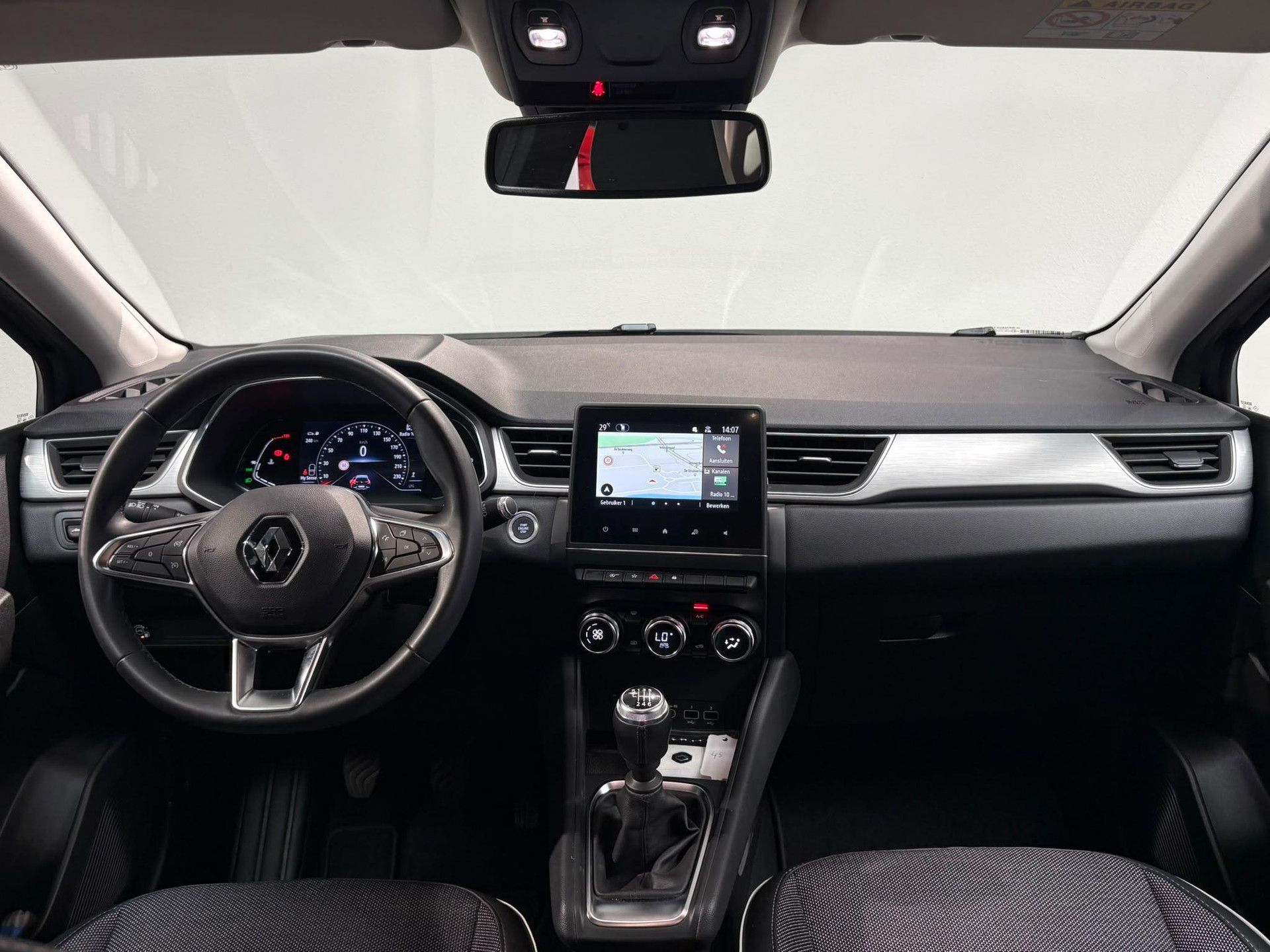 Renault Captur met kenteken N-363-FR – interieur
