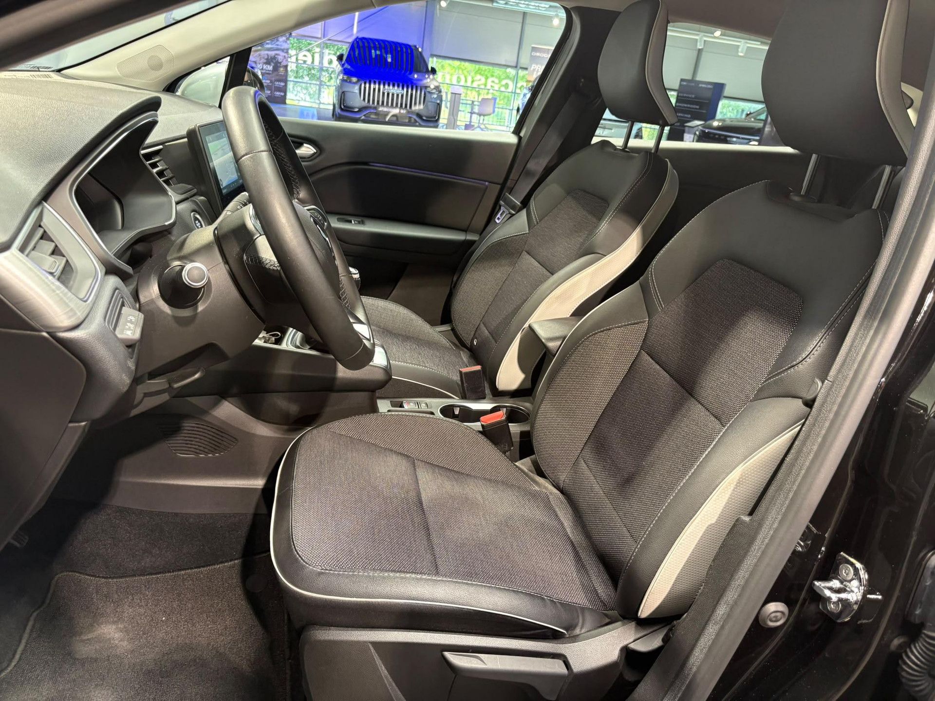 Renault Captur met kenteken N-363-FR – detailfoto