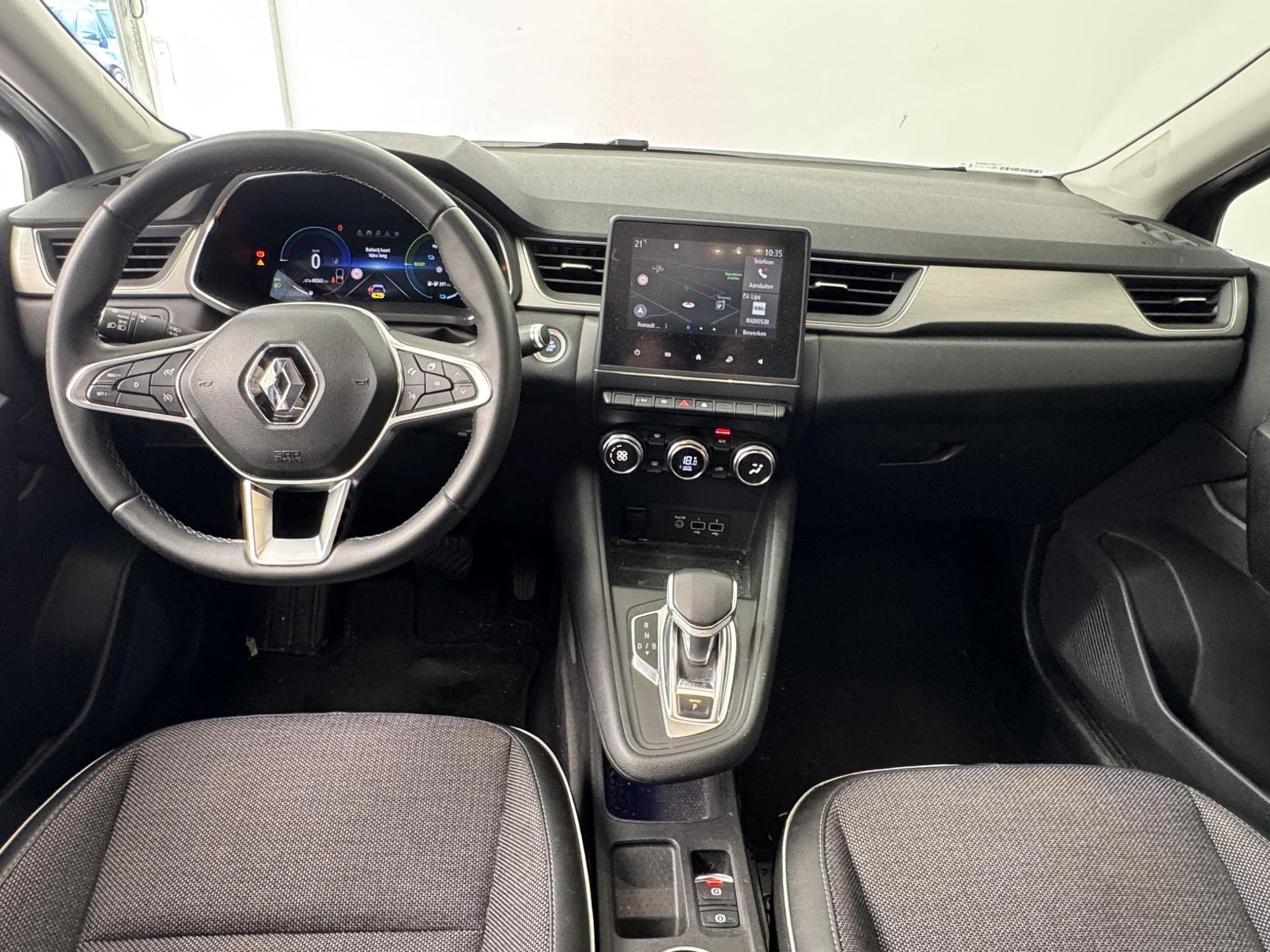 Renault Captur met kenteken P-883-TH – interieur