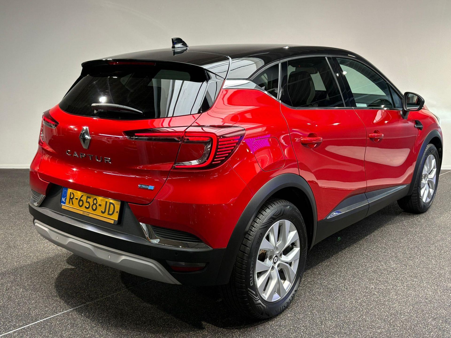 Renault Captur met kenteken R-658-JD – achteraanzicht